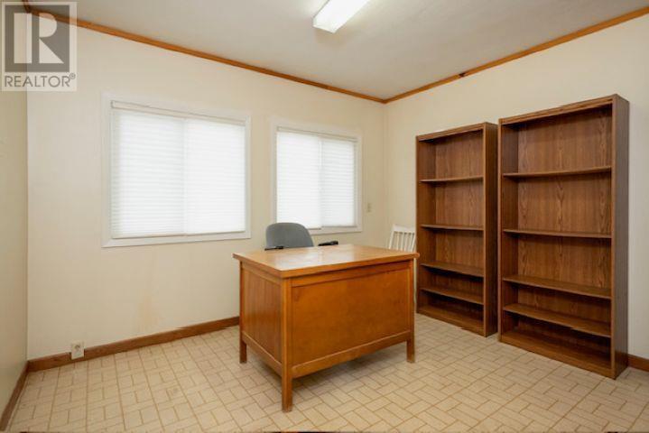 2608 Ridgeway Street E - 18