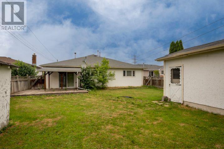 2608 Ridgeway Street E - 26