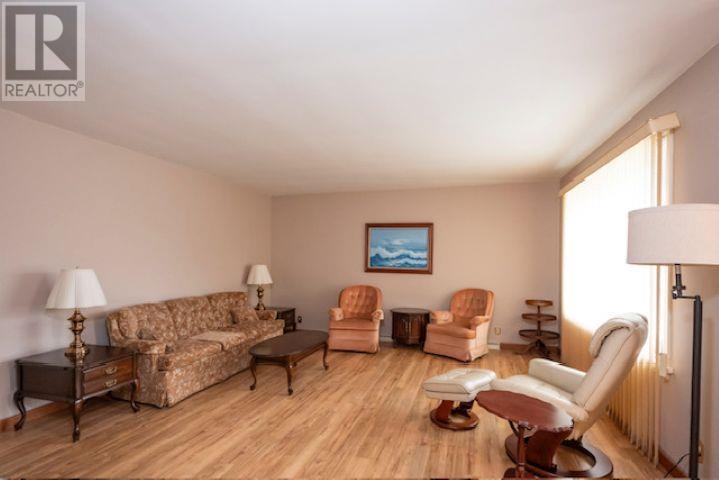 2608 Ridgeway Street E - 3