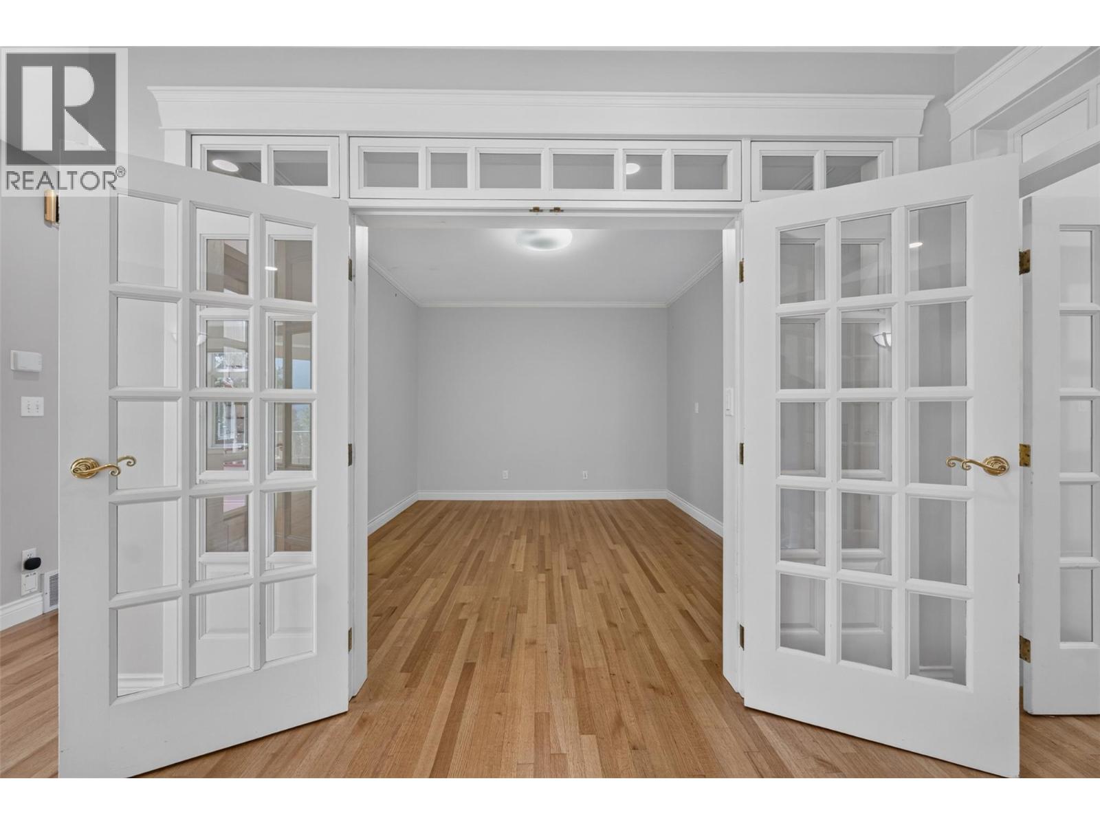 4940 16 Street NE - 32