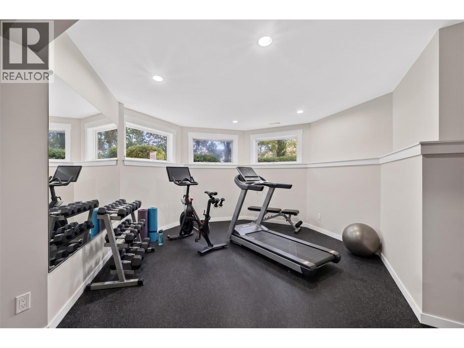 4940 16 Street NE - 61