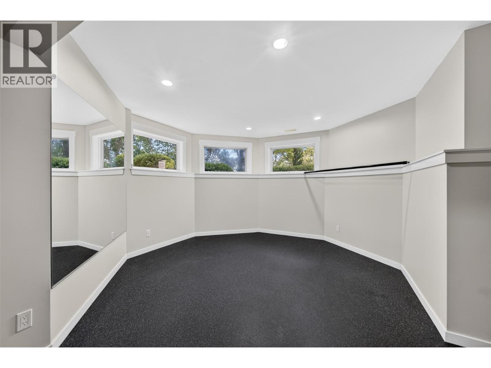 4940 16 Street NE - 62