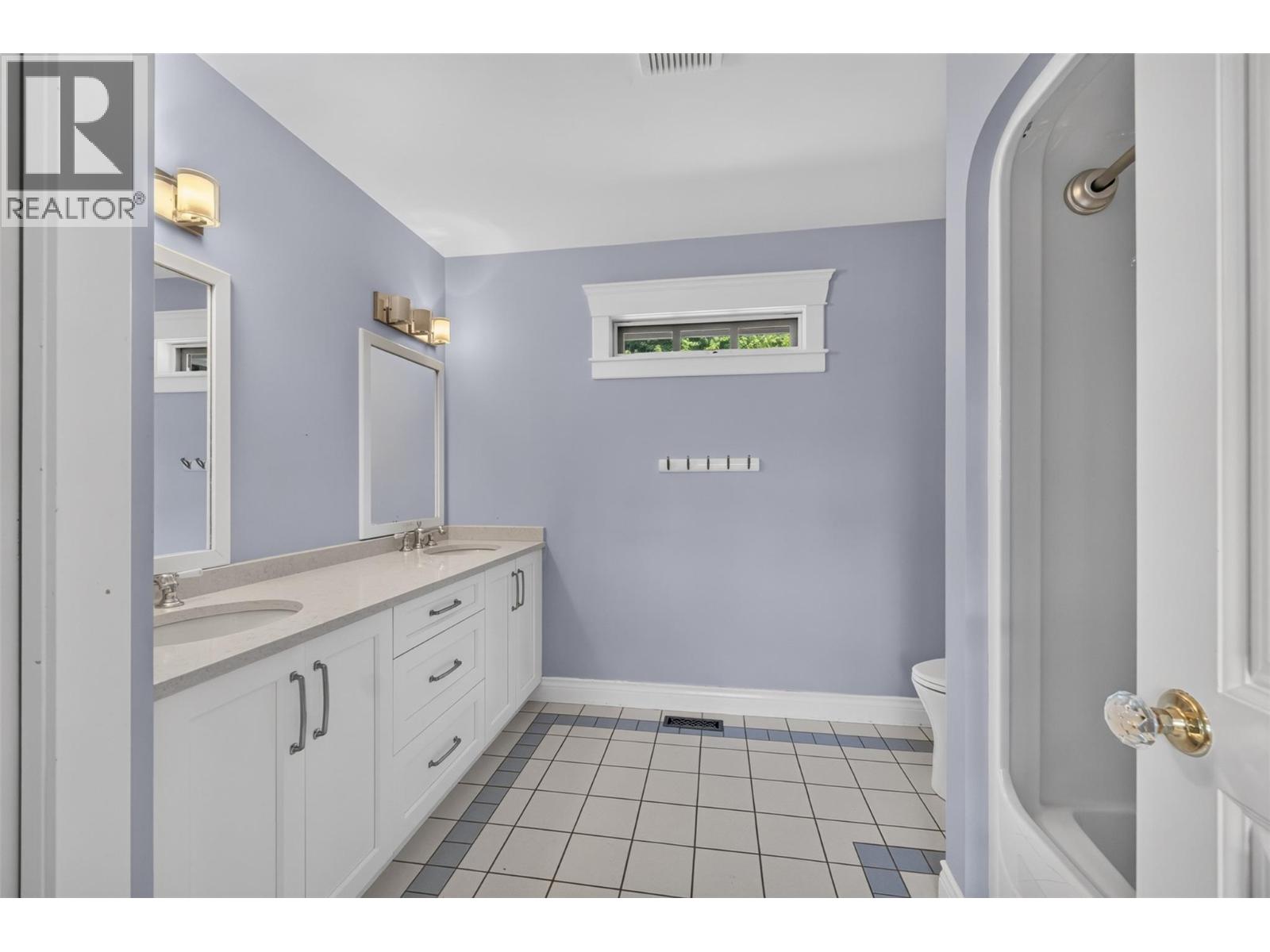 4940 16 Street NE - 51