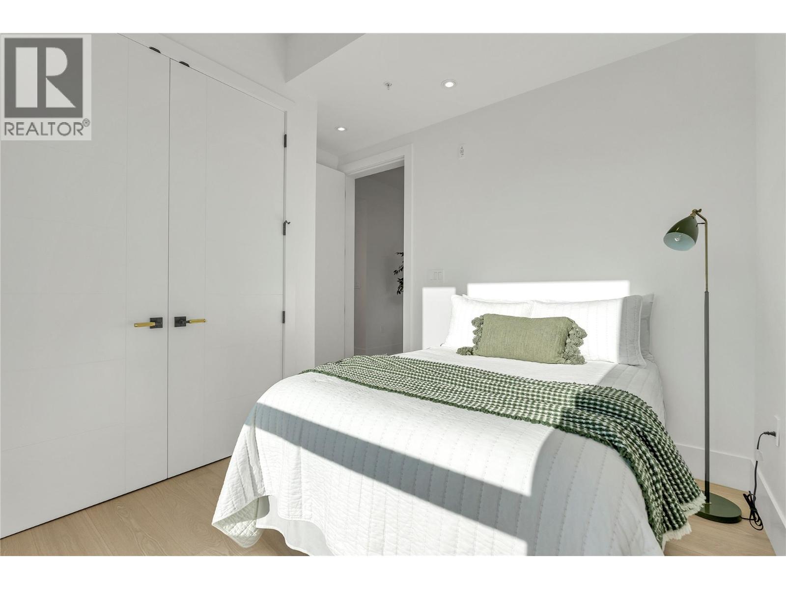 #401 602 Lakeshore Drive - 25