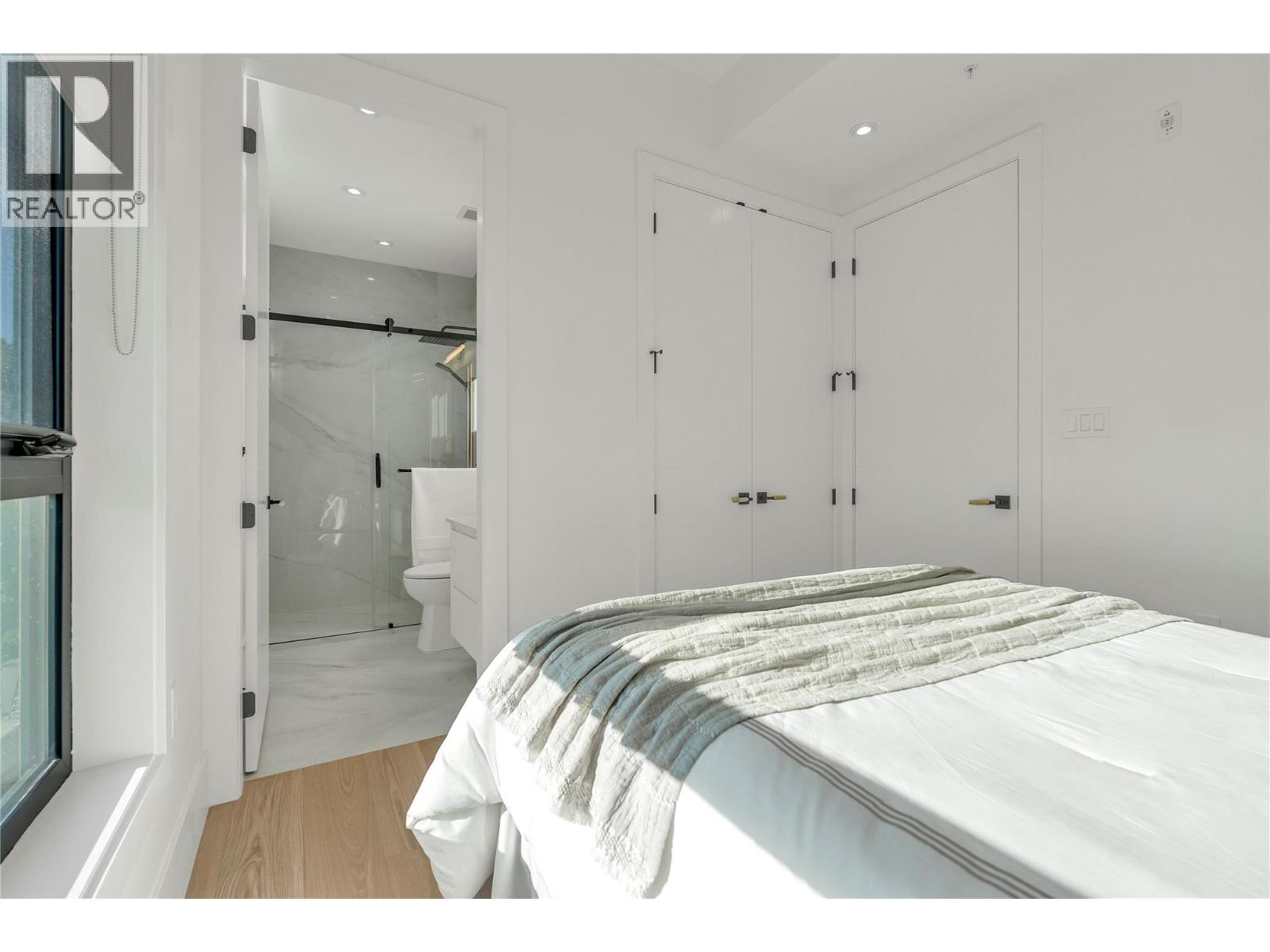 #401 602 Lakeshore Drive - 24
