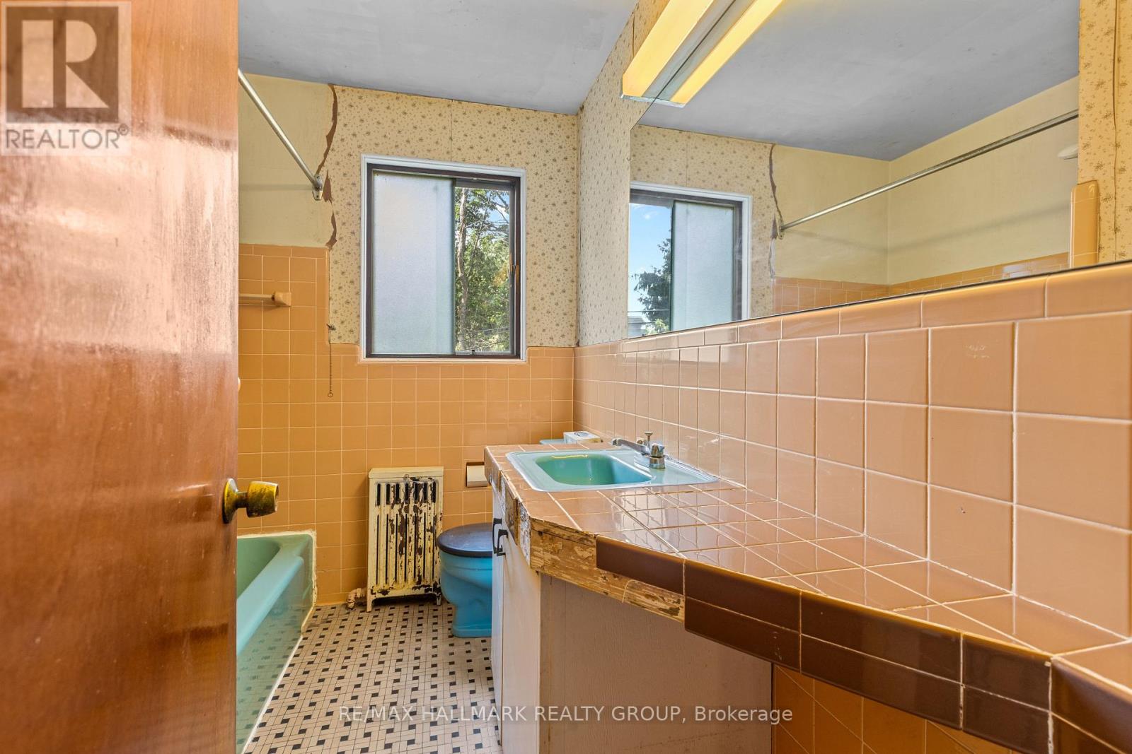 492 VERNON AVENUE - 18