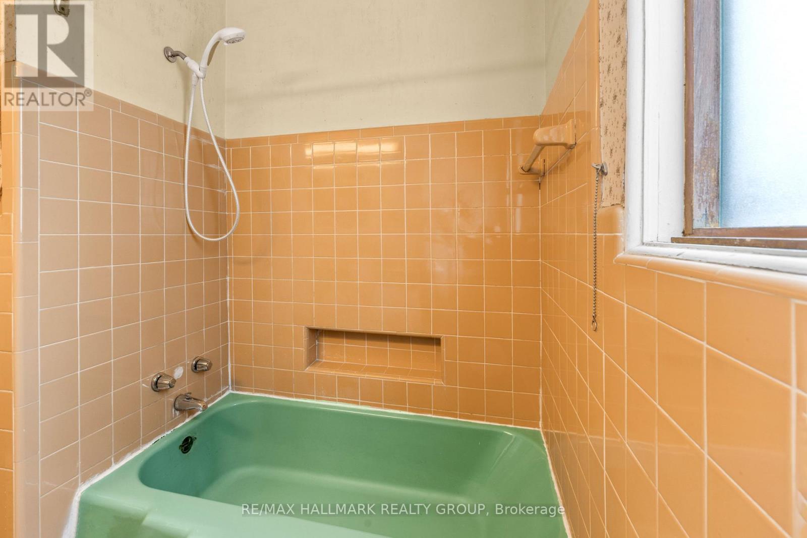 492 VERNON AVENUE - 19