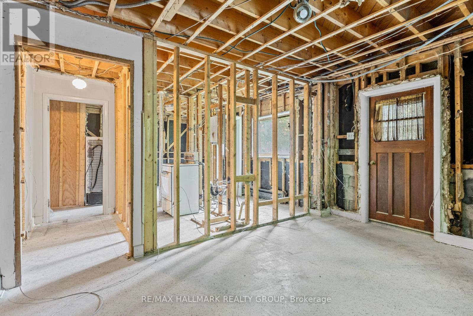 492 VERNON AVENUE - 20
