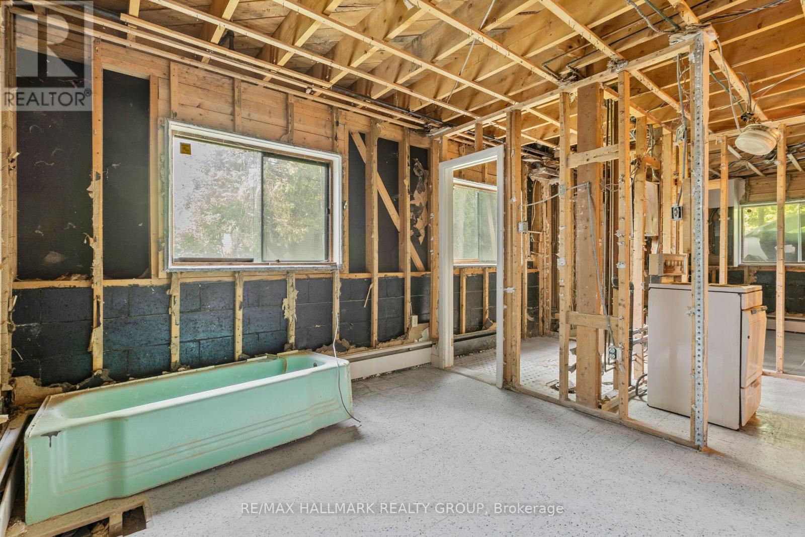 492 VERNON AVENUE - 22