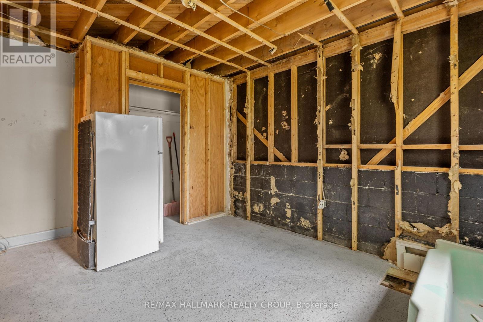 492 VERNON AVENUE - 23
