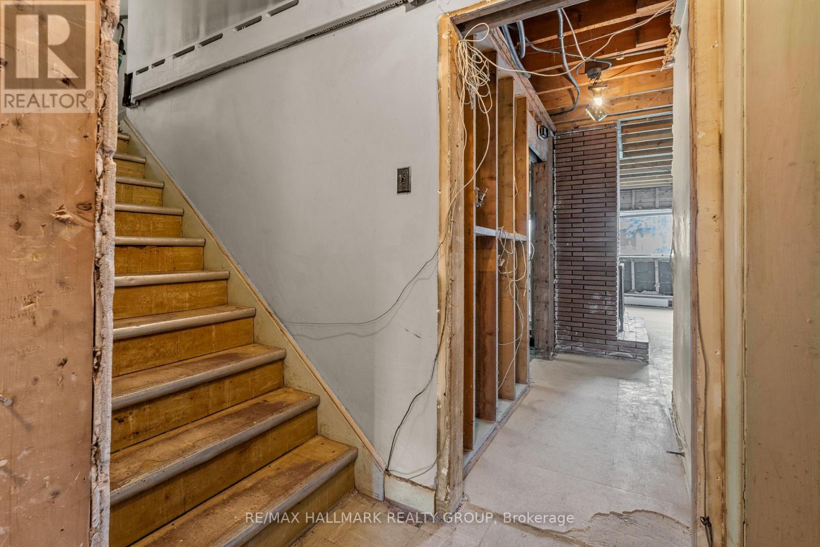 492 VERNON AVENUE - 25