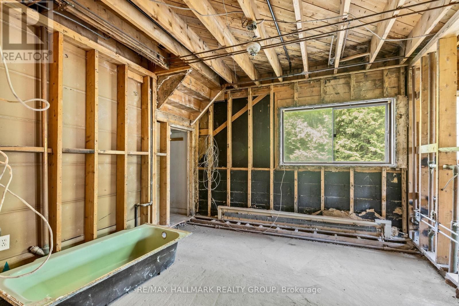 492 VERNON AVENUE - 26