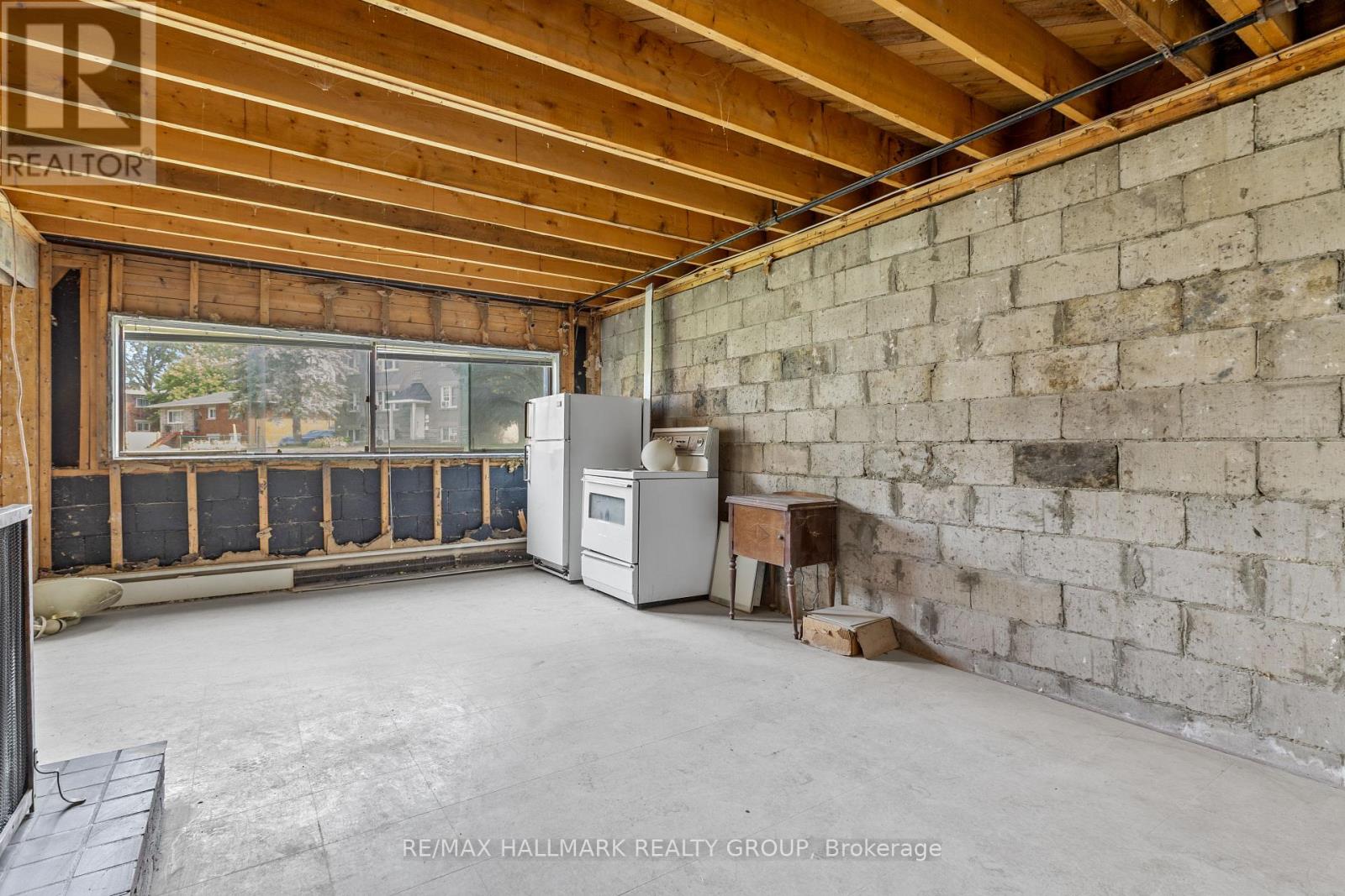 492 VERNON AVENUE - 27
