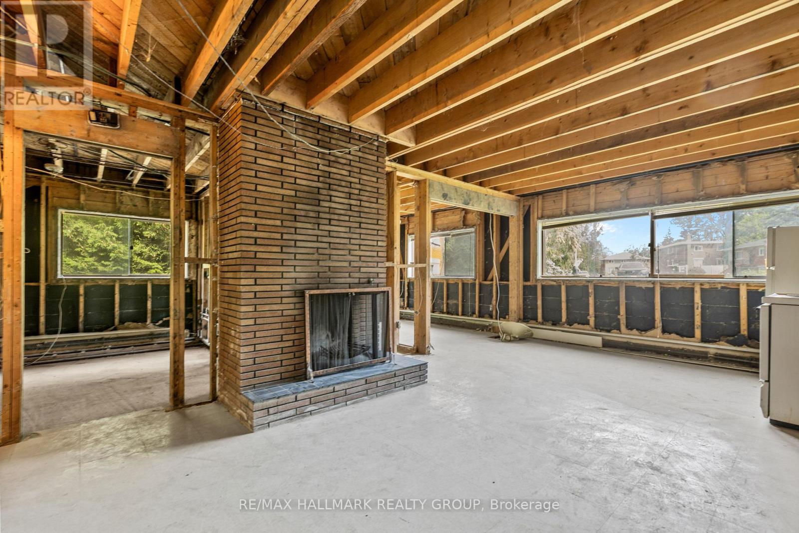 492 VERNON AVENUE - 28