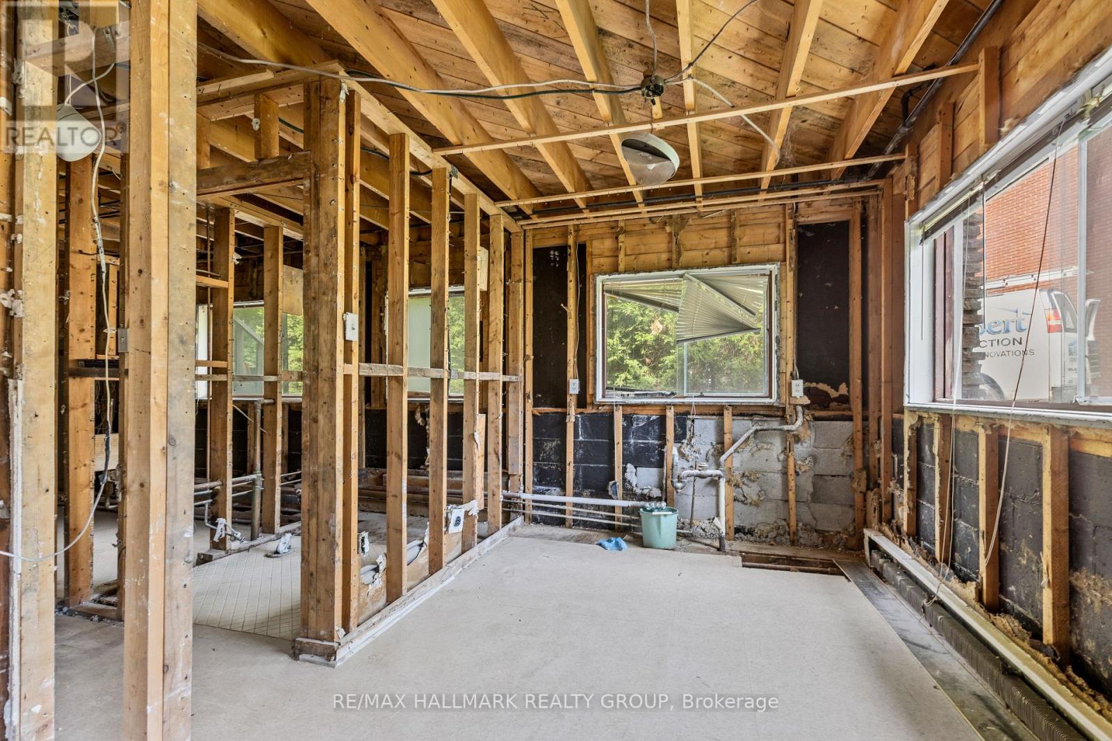 492 VERNON AVENUE - 29