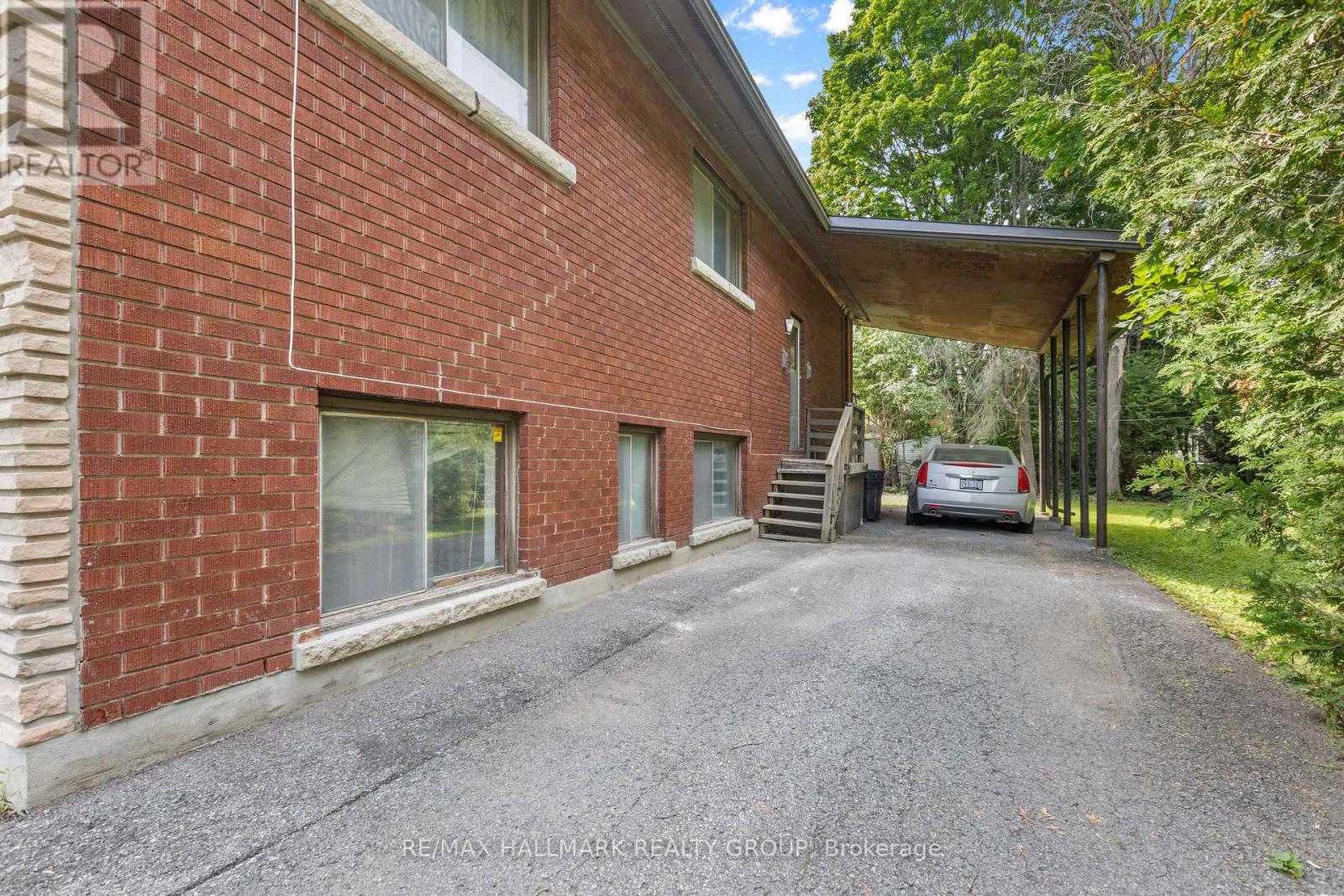 492 VERNON AVENUE - 3