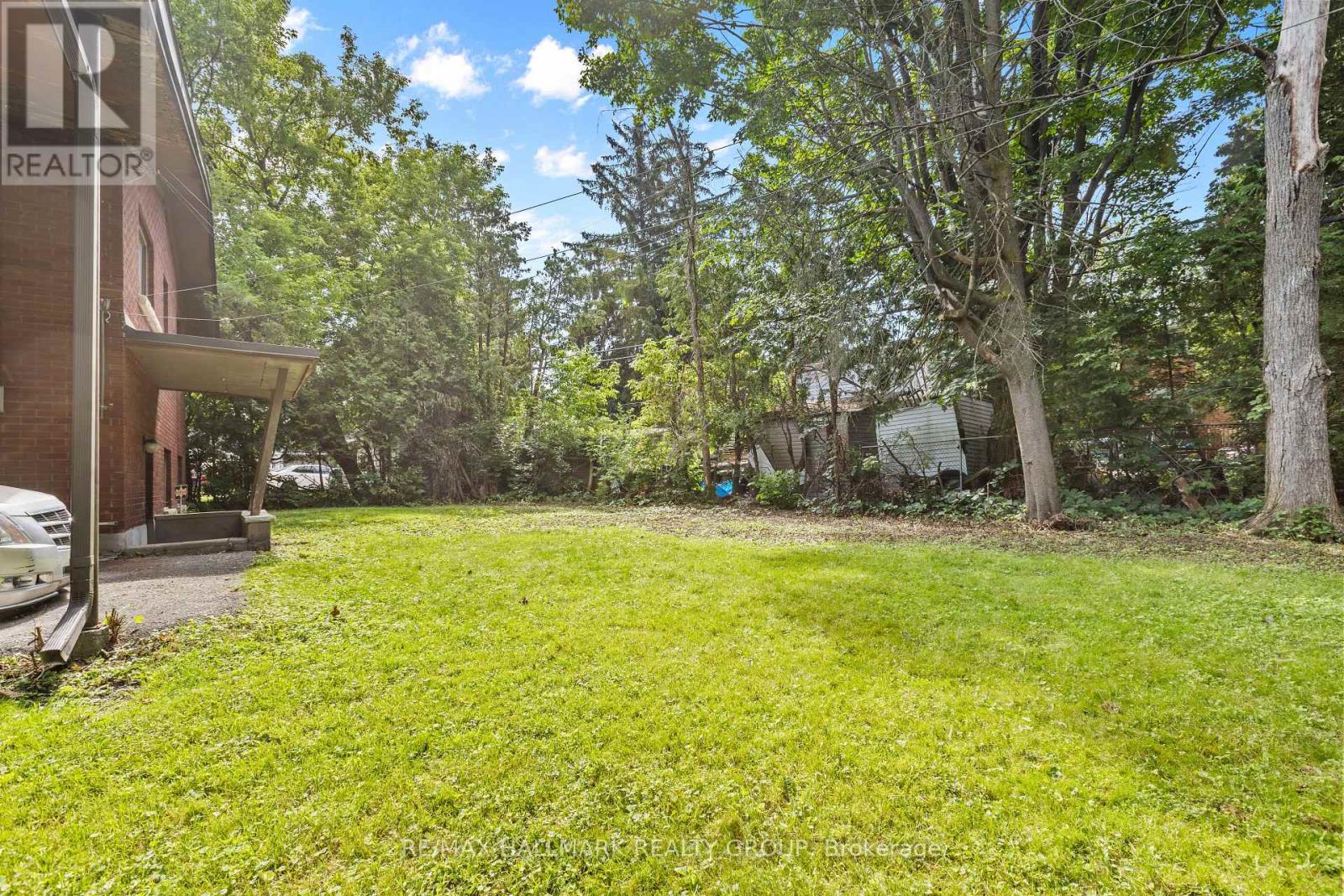 492 VERNON AVENUE - 33