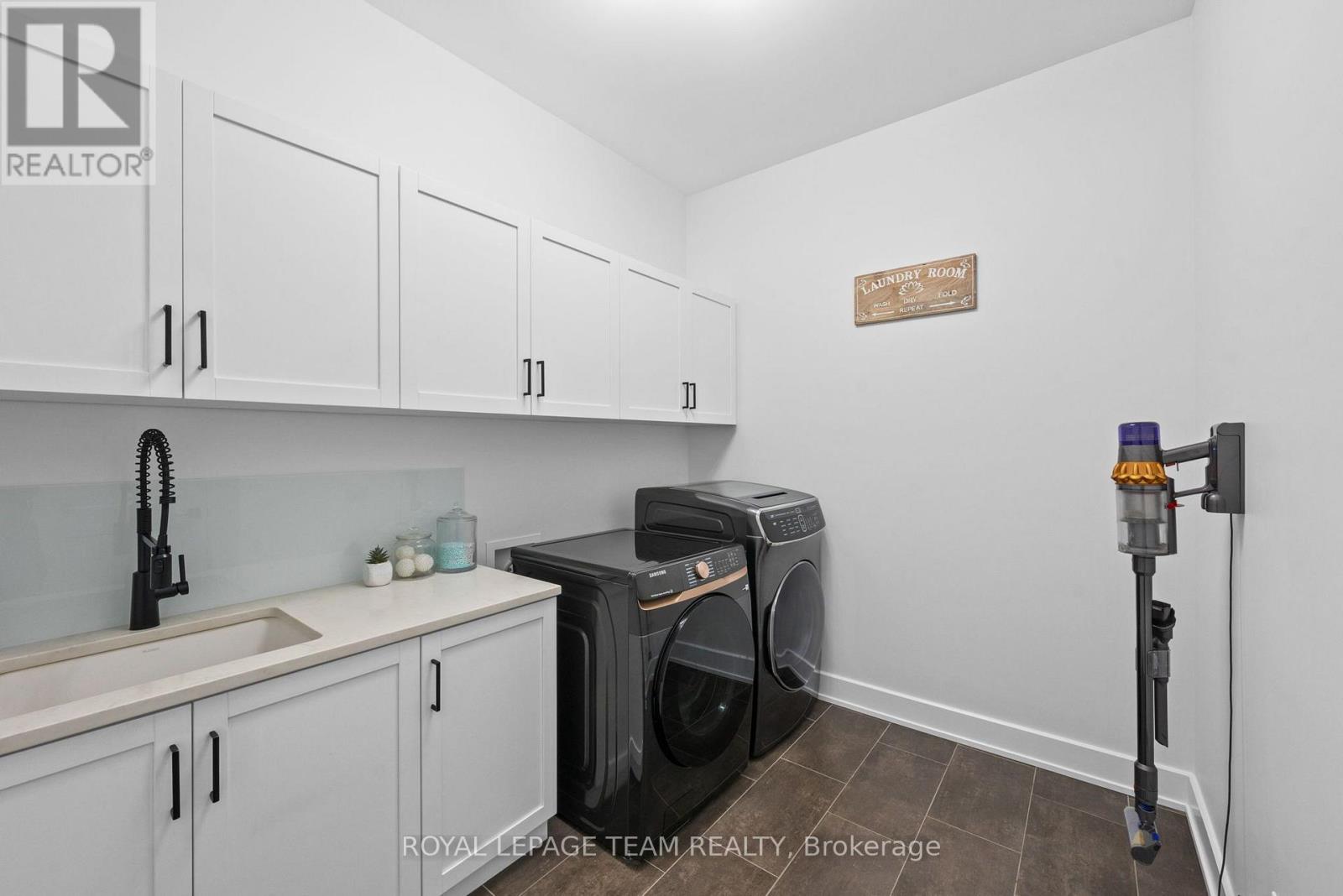 176 COUNTRY MEADOW DRIVE - Image 29