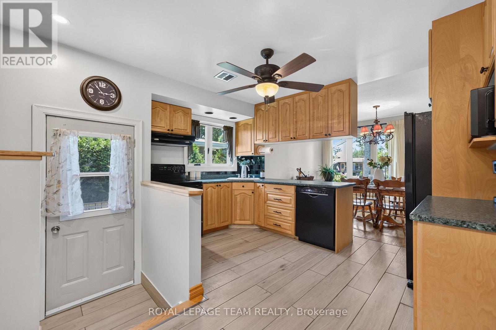9 LAURENTIDE ROAD - Image 17