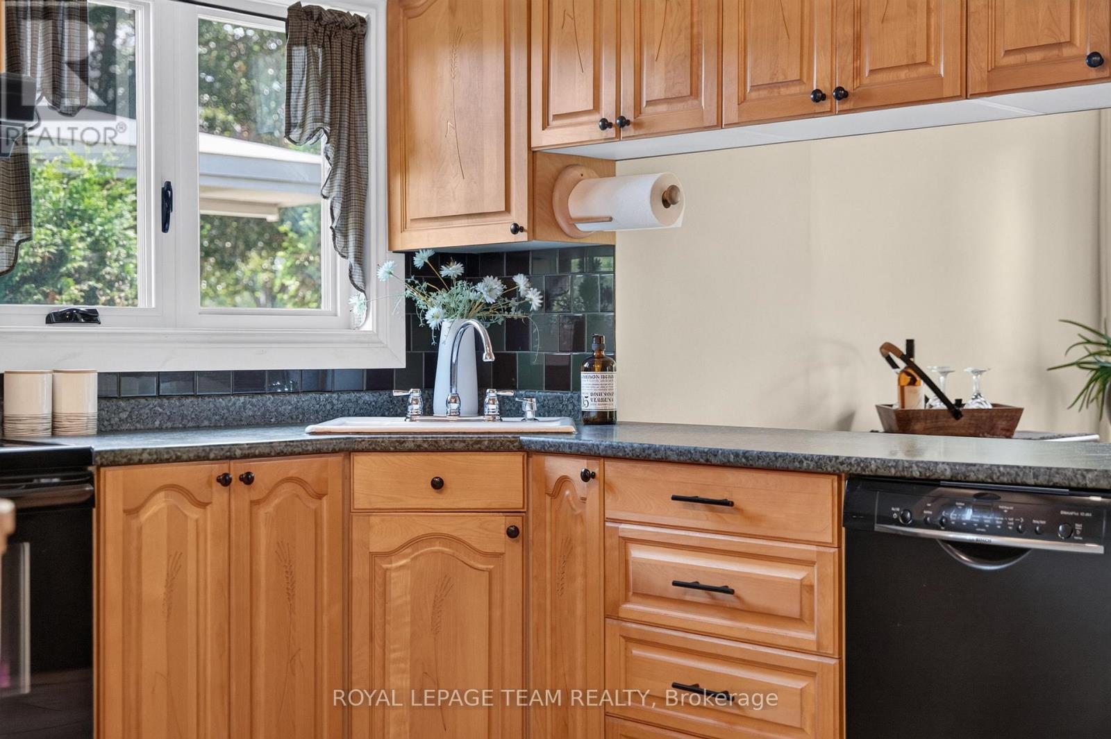 9 LAURENTIDE ROAD - Image 20