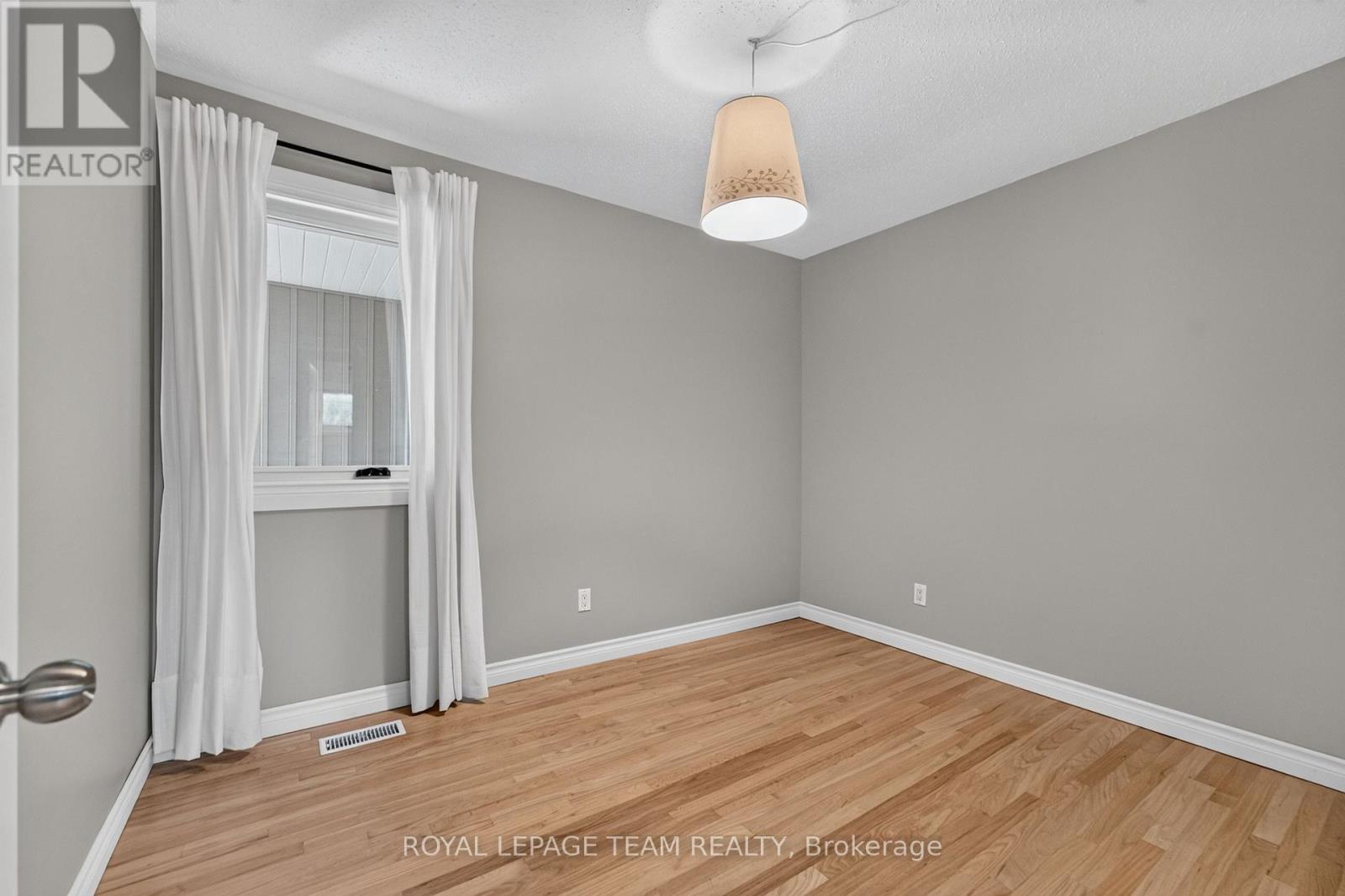 9 LAURENTIDE ROAD - Image 28