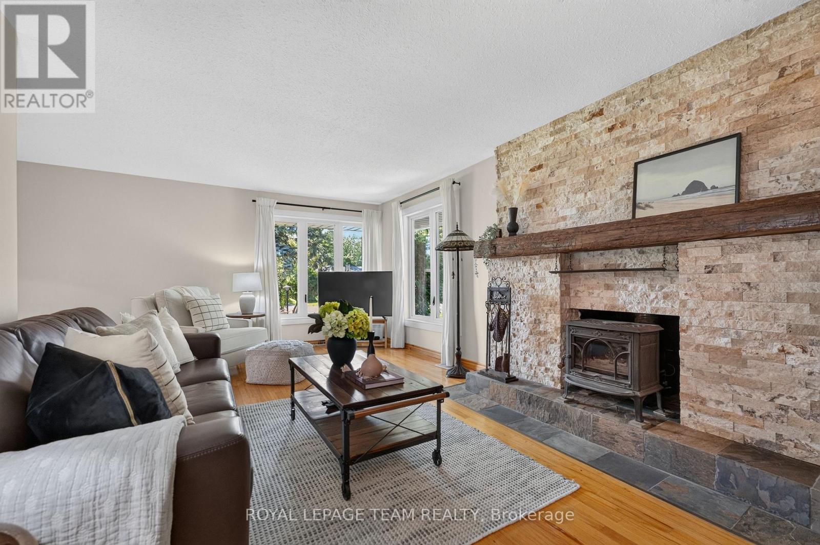 9 LAURENTIDE ROAD - Image 6