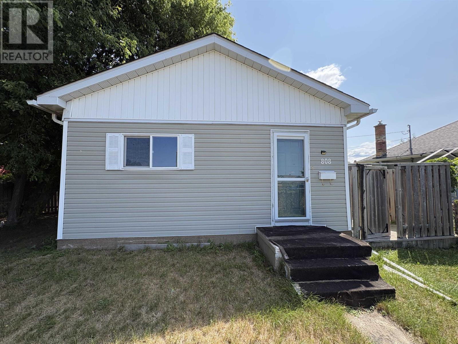 808 Portage AVE - 1