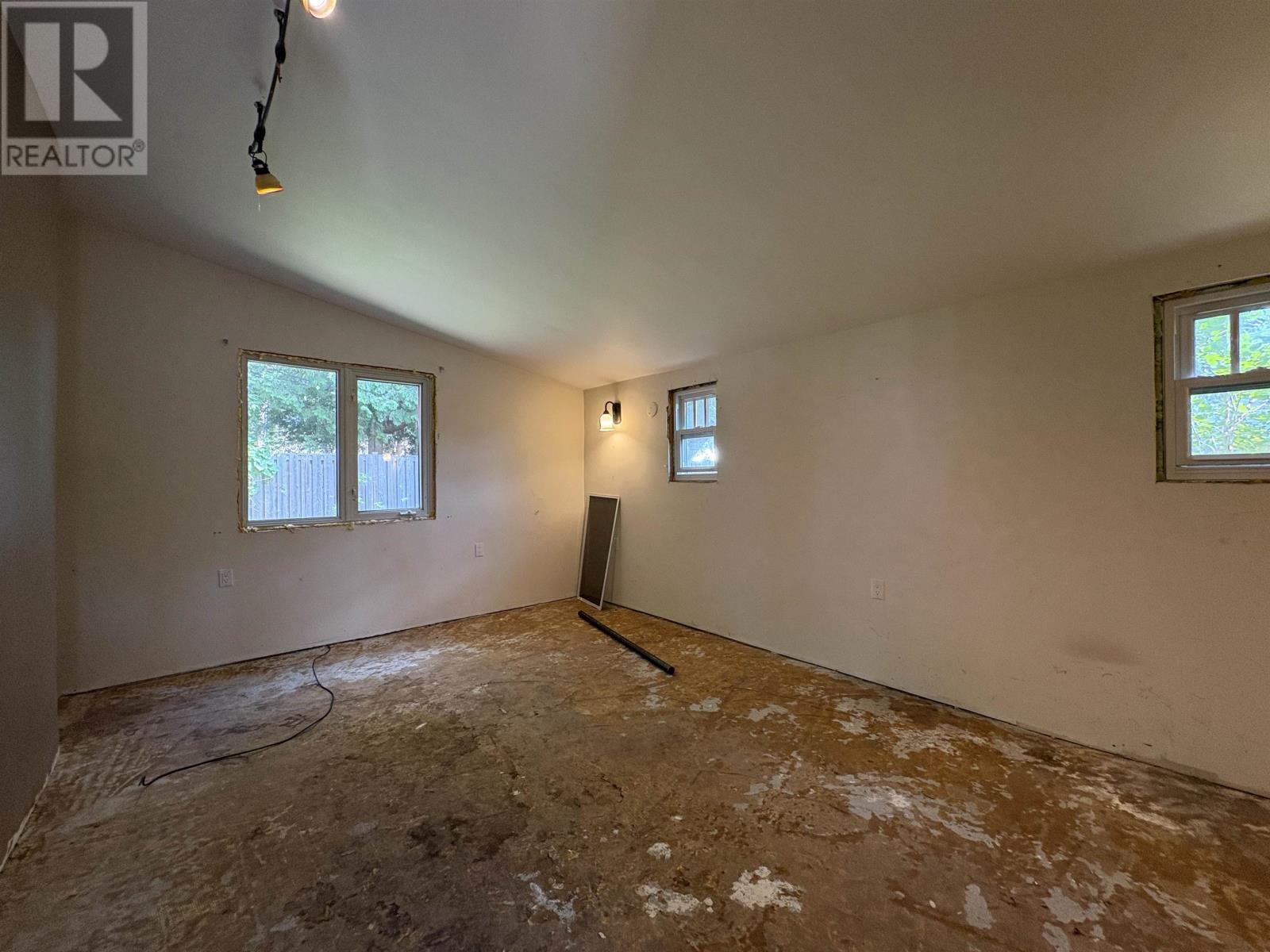 808 Portage AVE - 20
