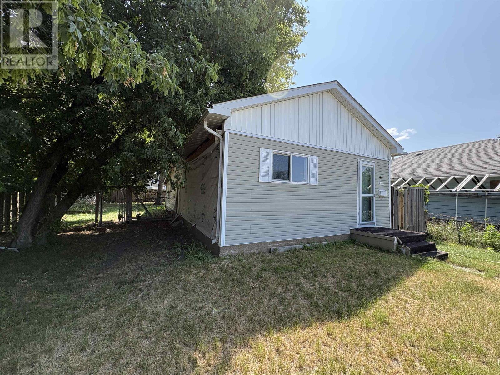 808 Portage AVE - 32