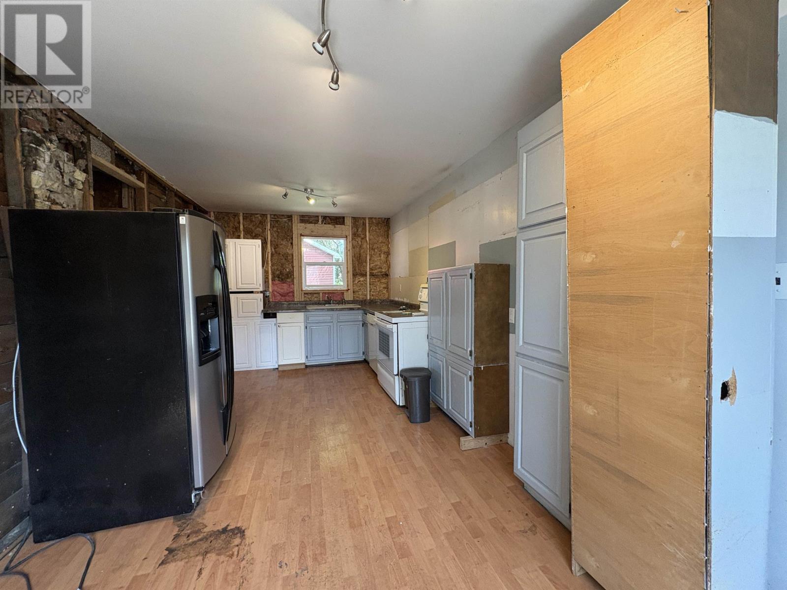 808 Portage AVE - 5