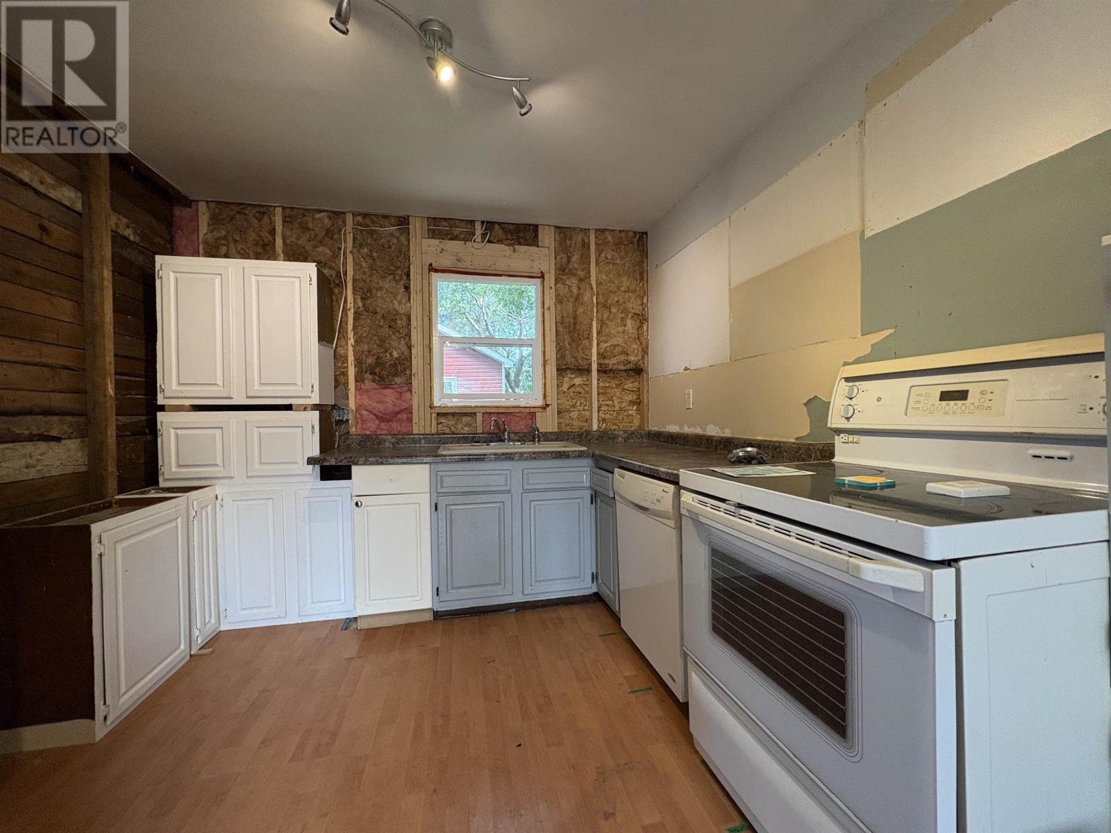 808 Portage AVE - 6