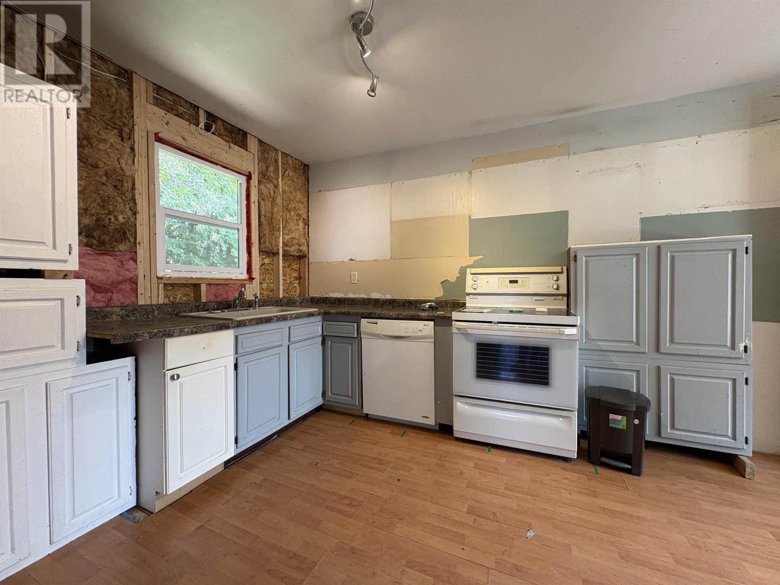 808 Portage AVE - 8