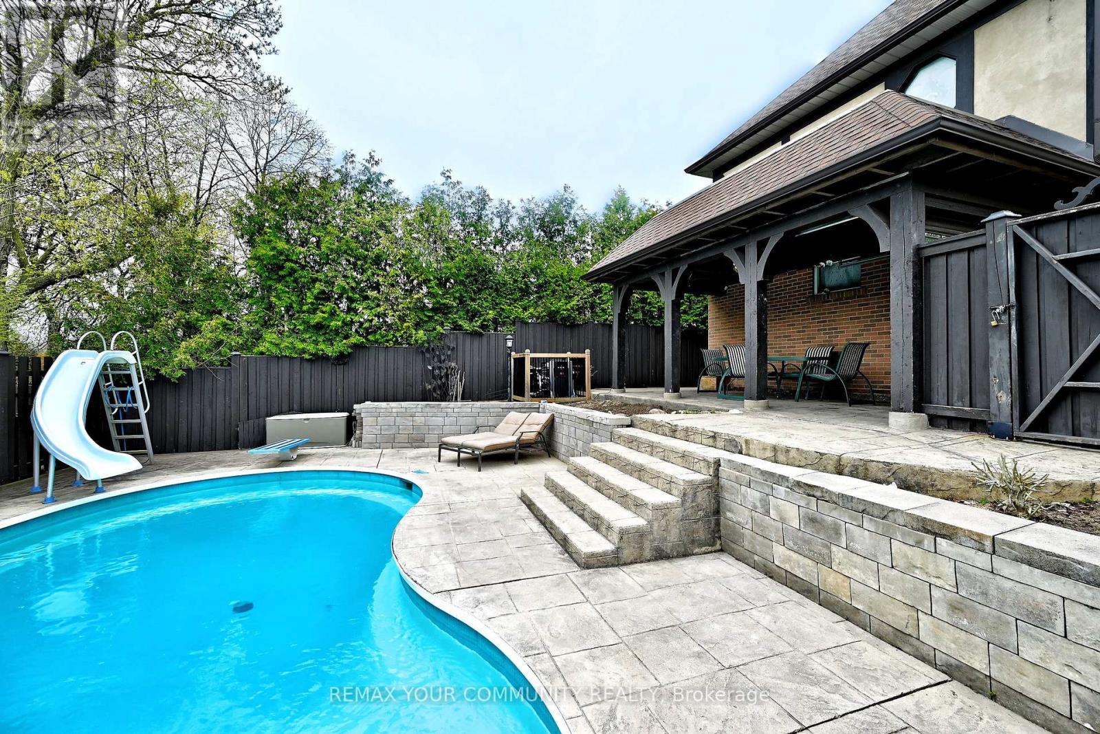39 PRATTLEY DRIVE - 30