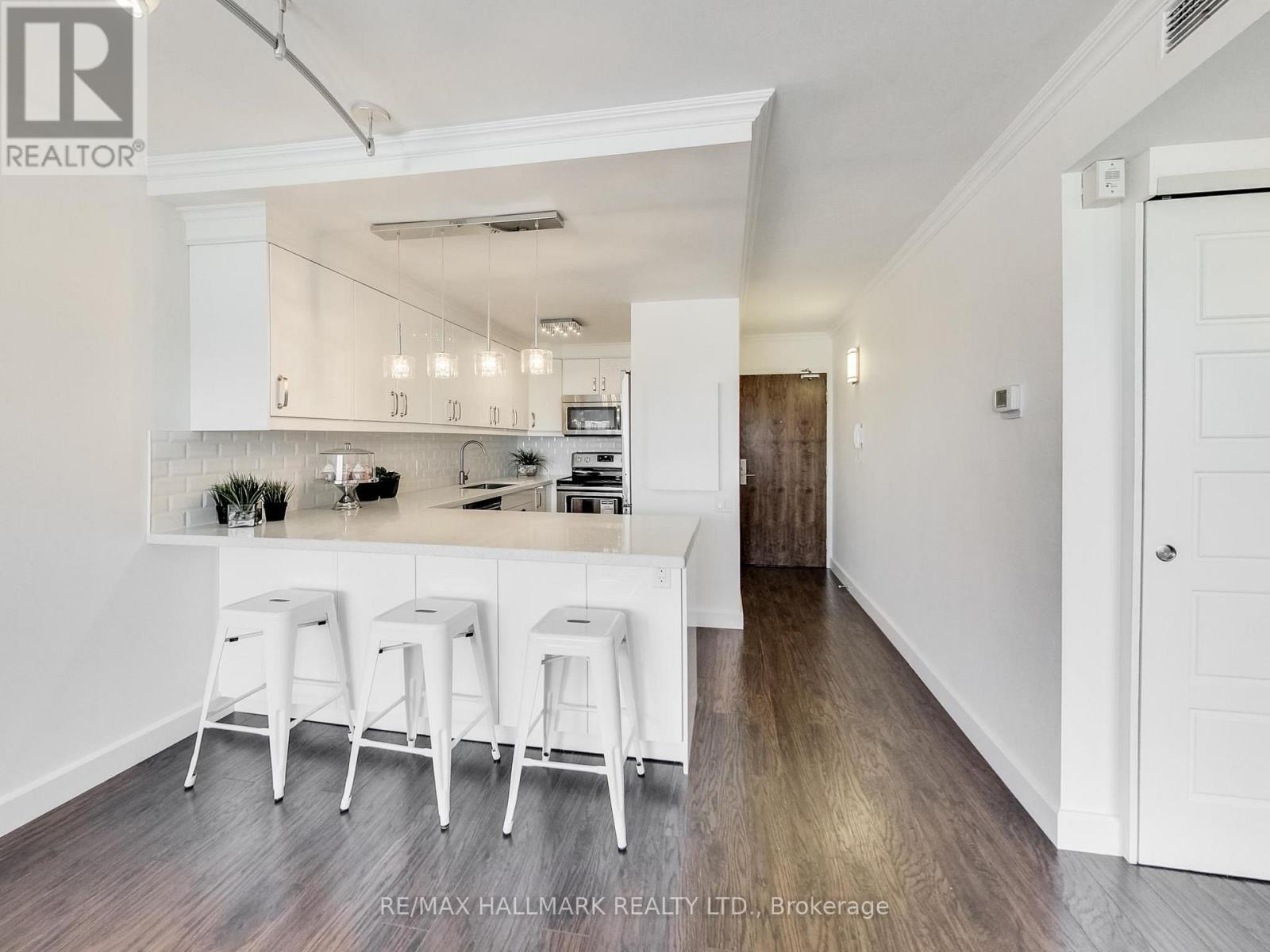 Kitchen with Breakfast Bar
