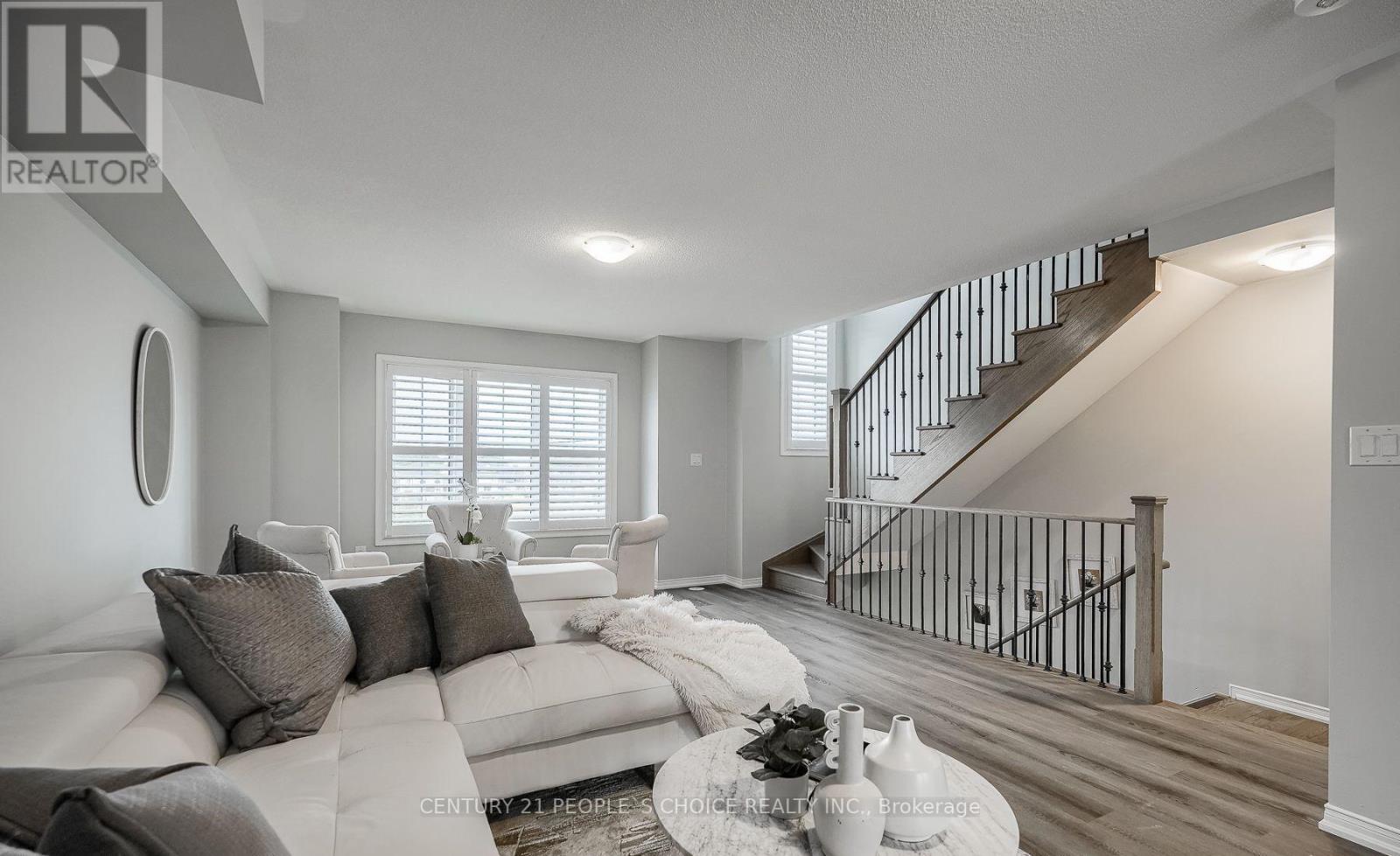 18 JEROME WAY - 8