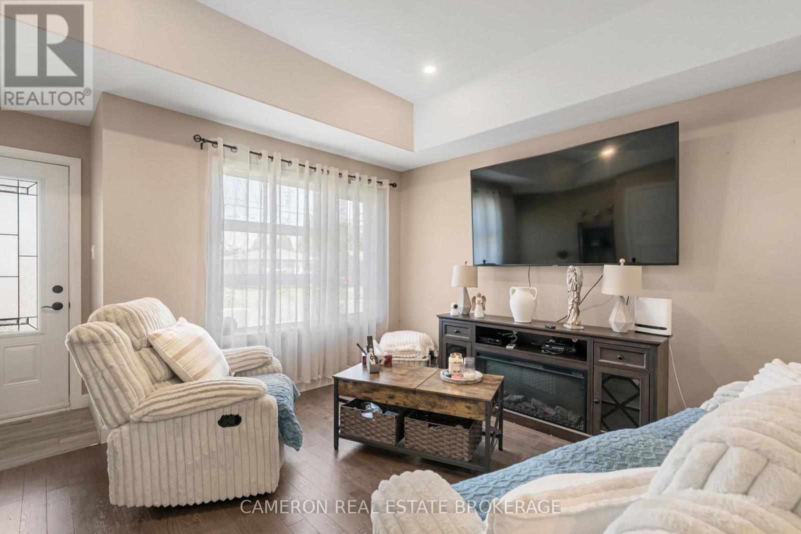 142 ELLEN AVENUE - 3
