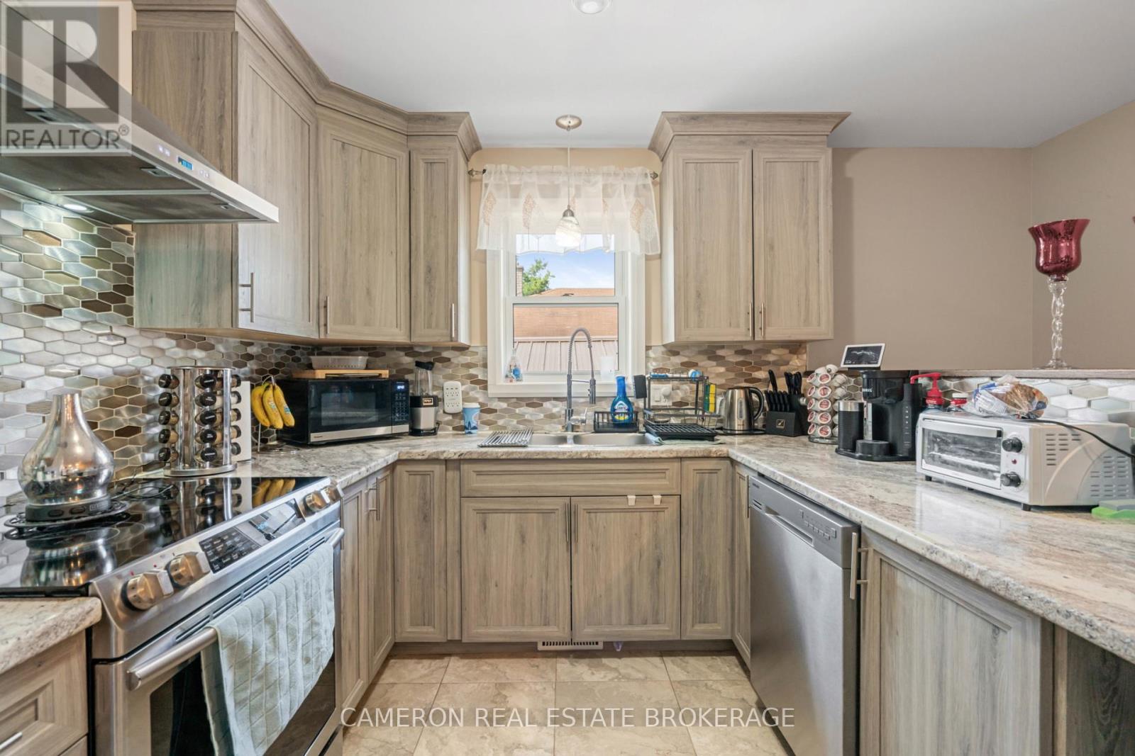 142 ELLEN AVENUE - 6