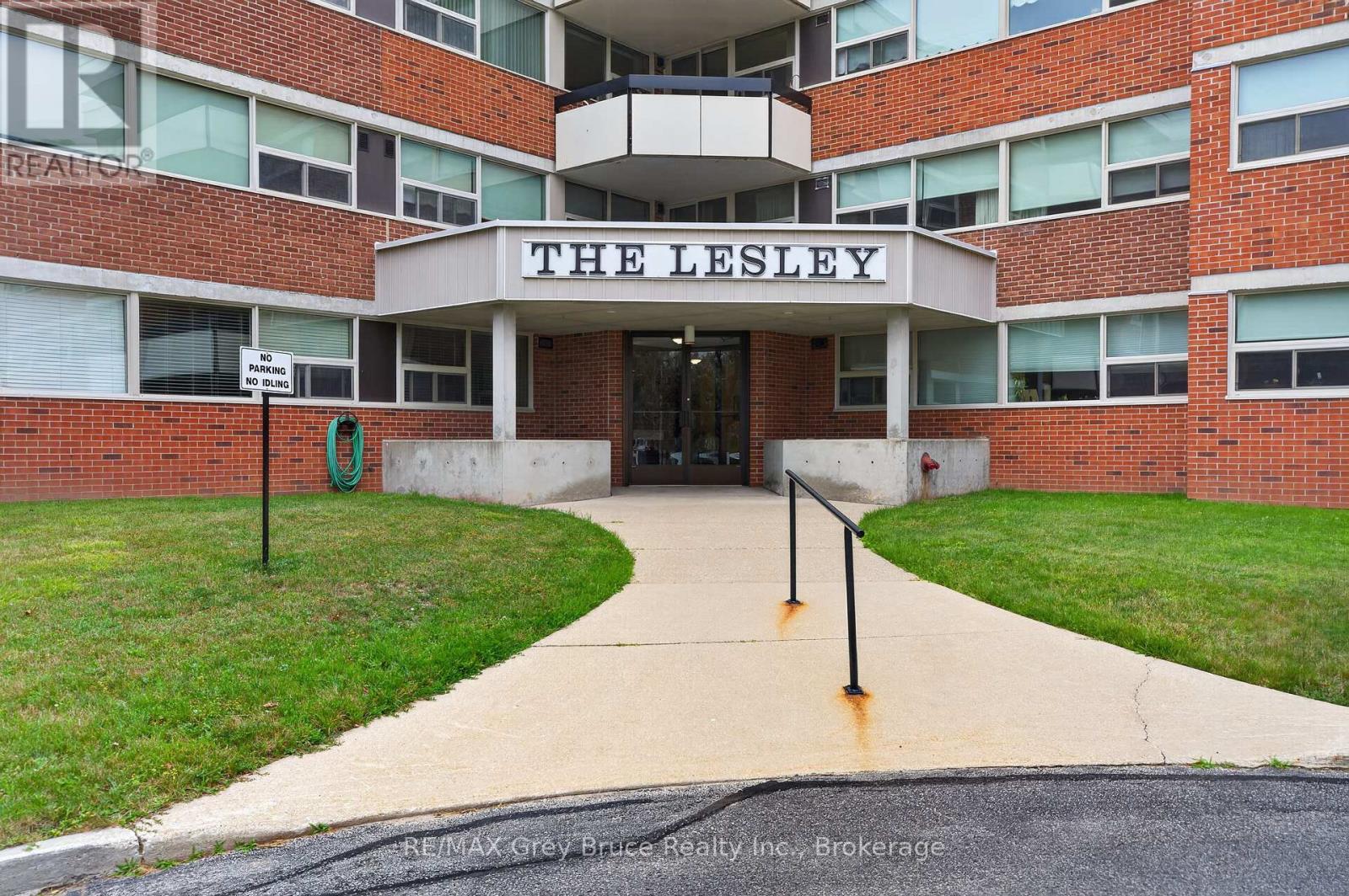 #208 860 9TH STREET E - 1