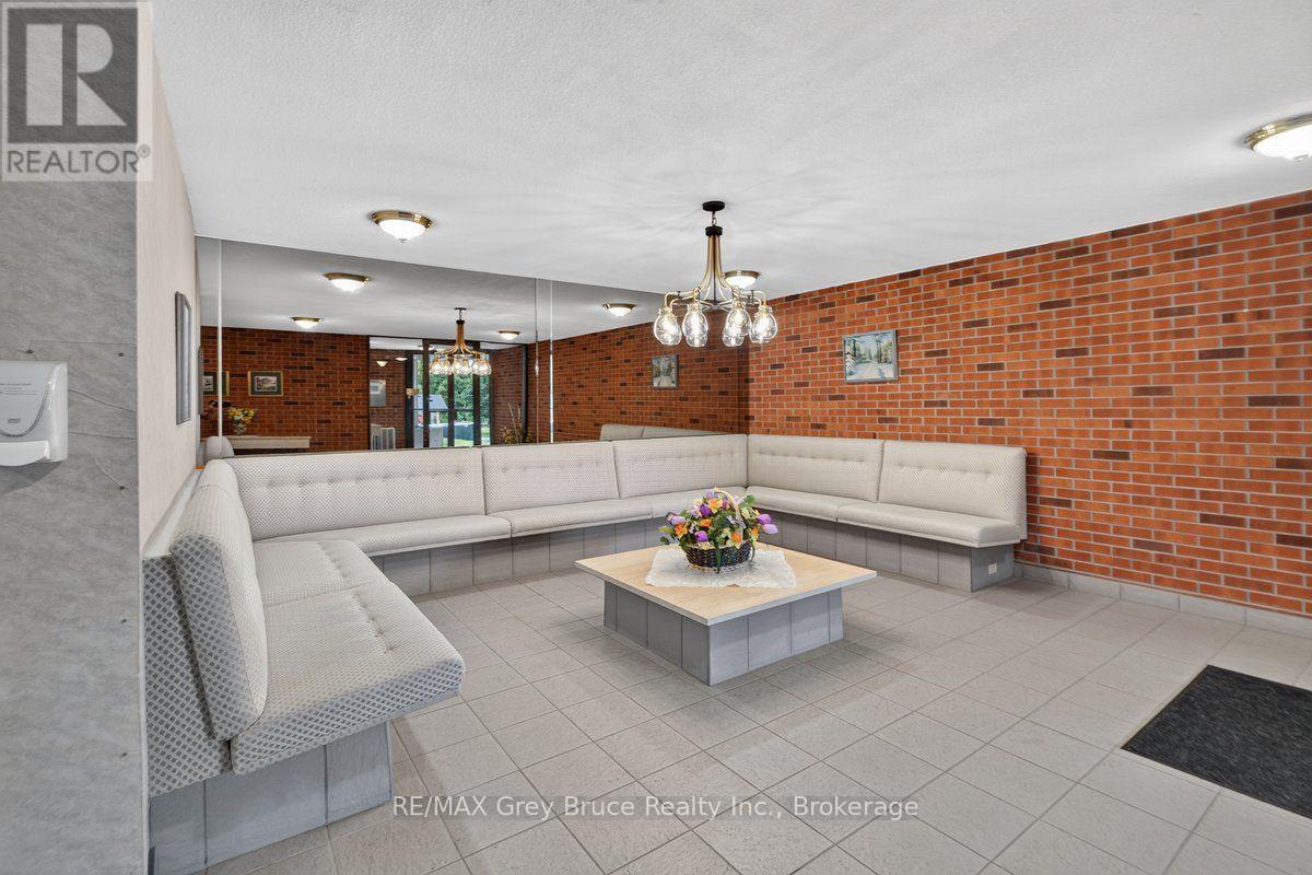 #208 860 9TH STREET E - Image 4