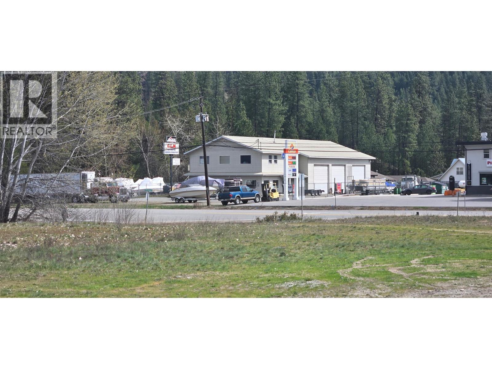 1600 McGregor Frontage Road, Christina Lake
