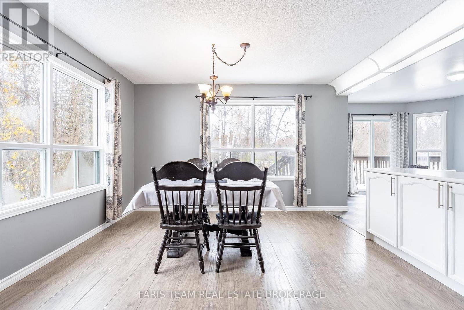 5 HARBOUR CRESCENT - 10