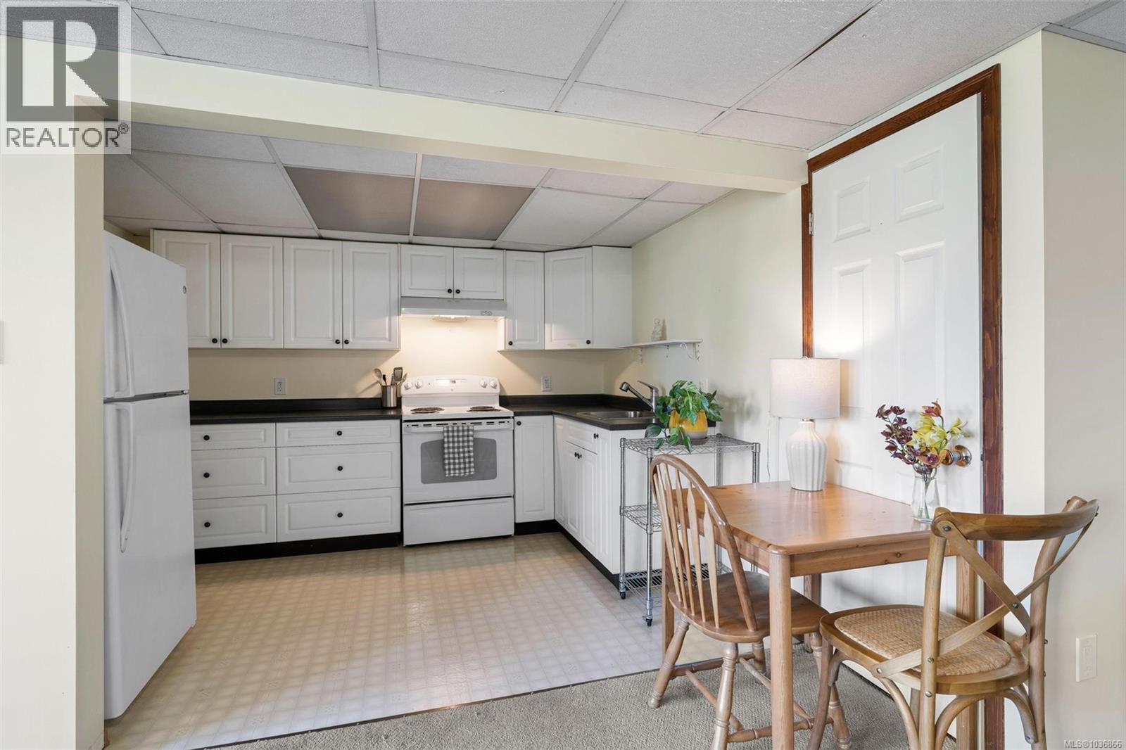 1876 Wessex Rd - 39