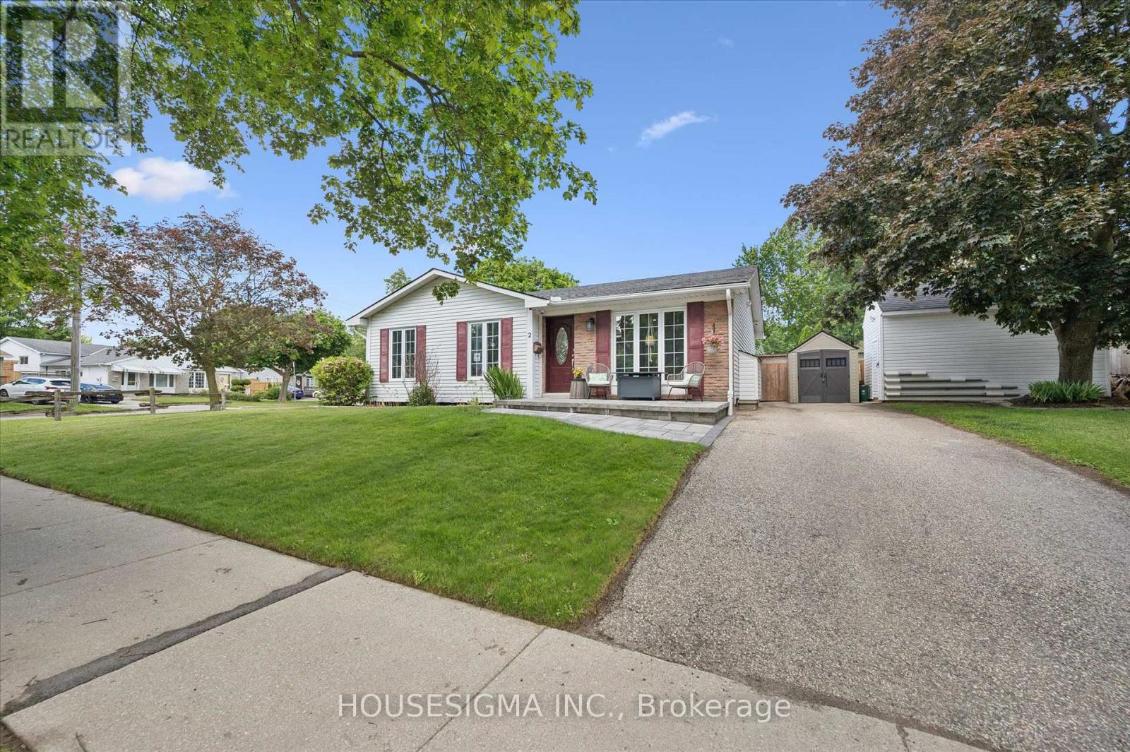 2 KEEWATIN AVENUE - 4