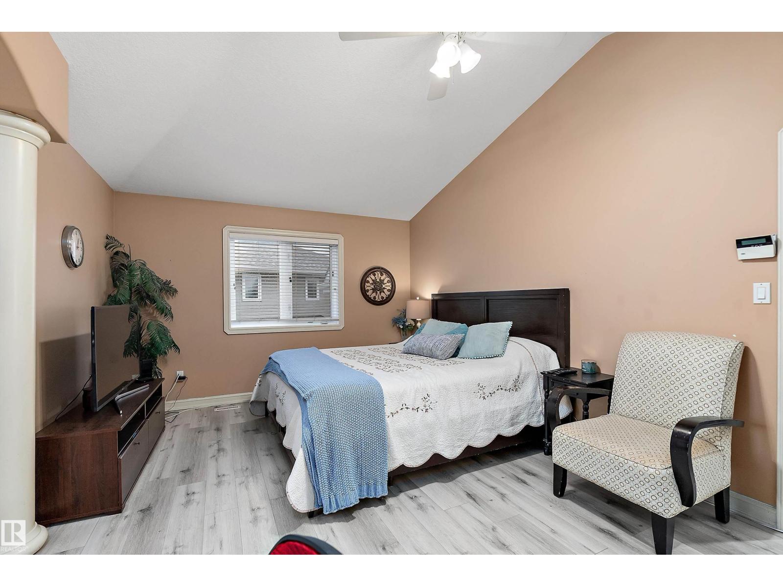 15816 64 ST NW - 23