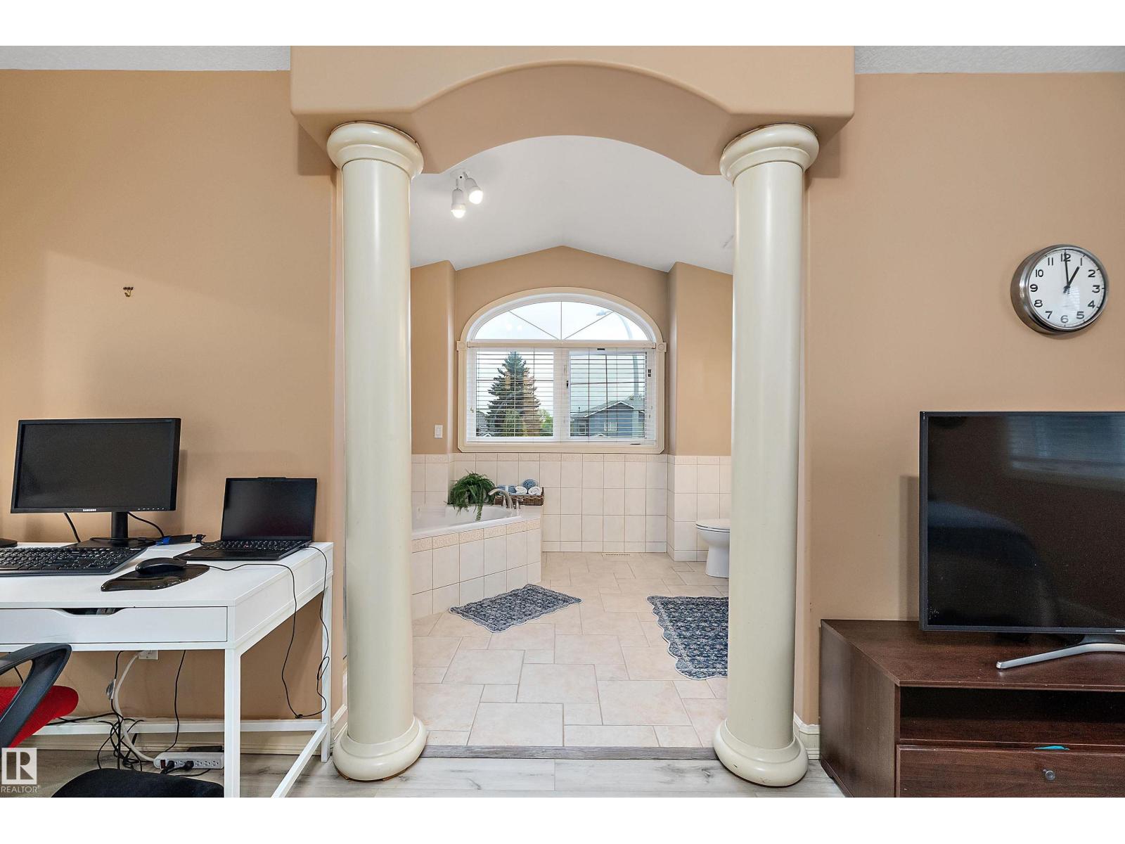 15816 64 ST NW - 25