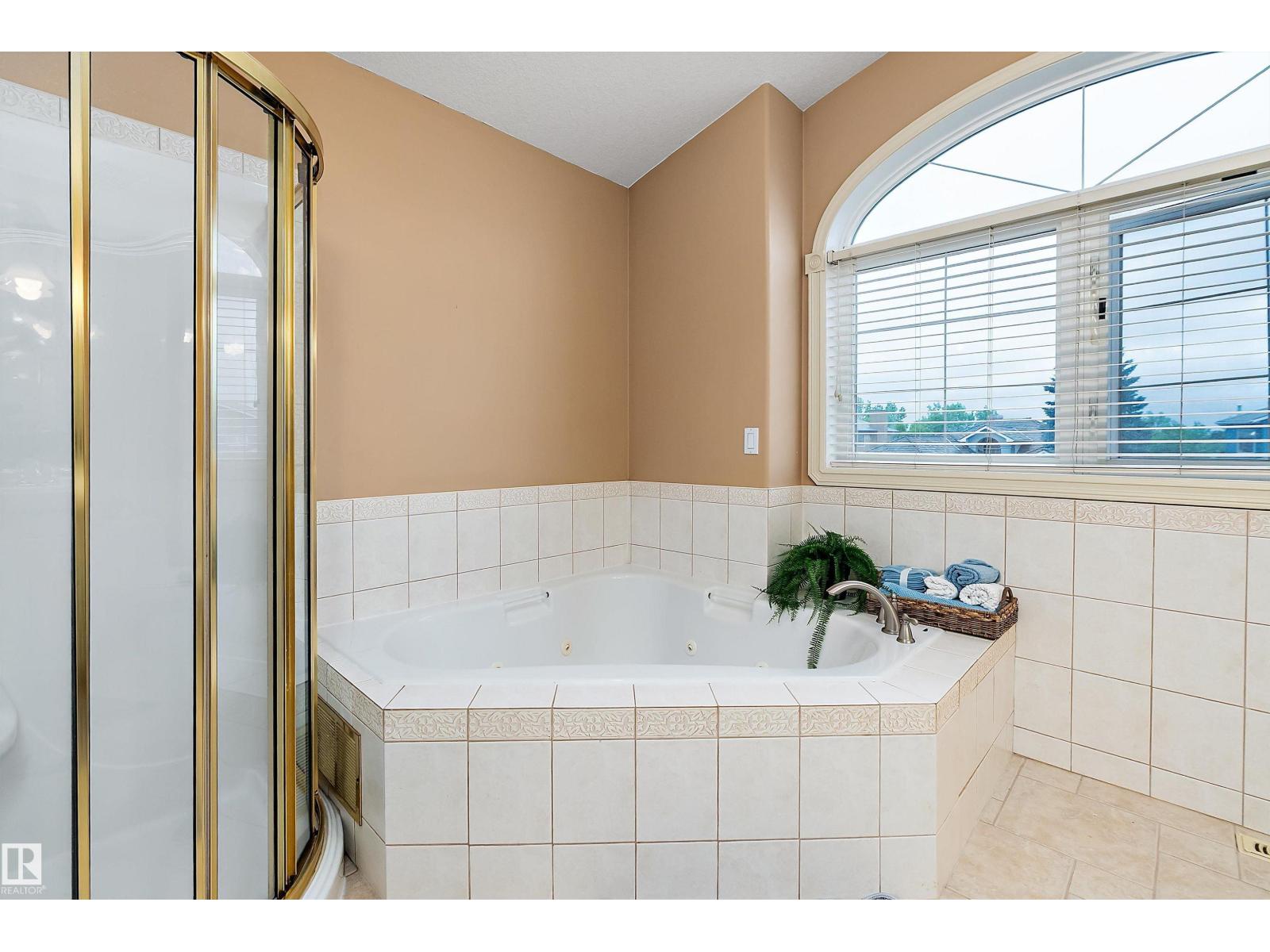 15816 64 ST NW - 28