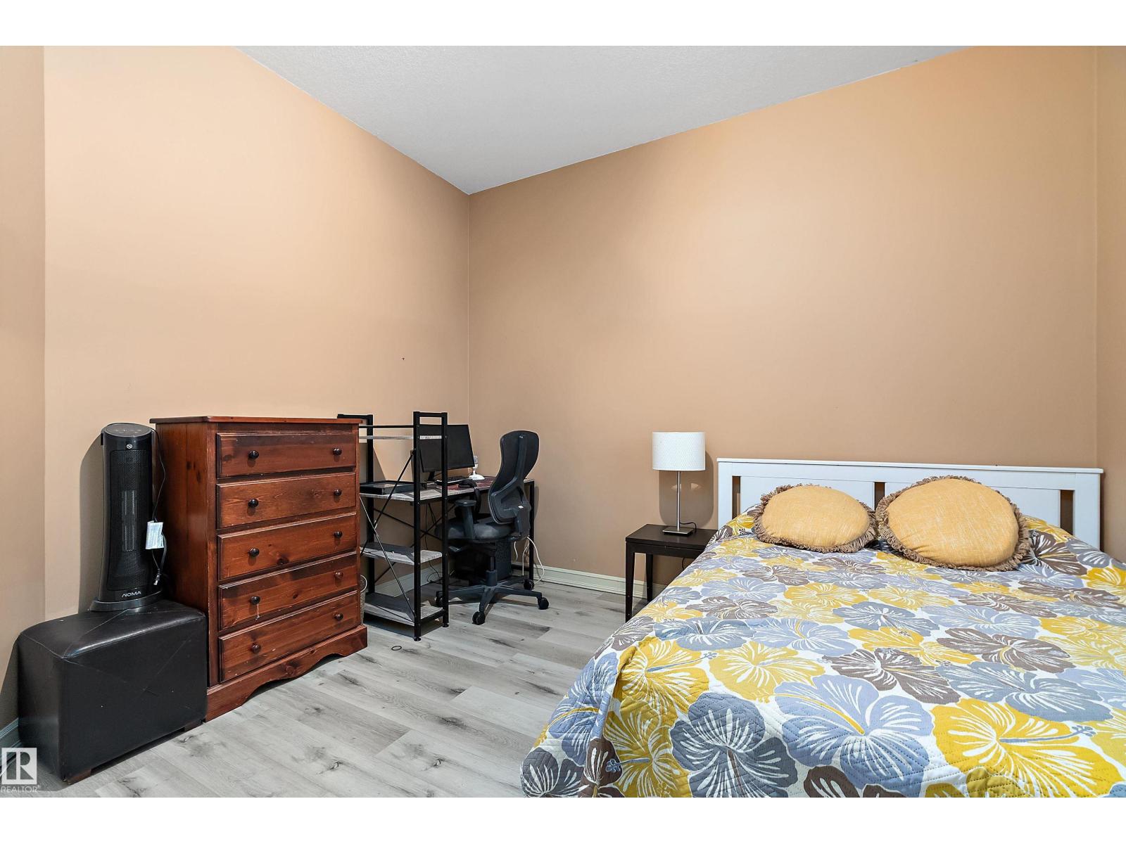 15816 64 ST NW - 31