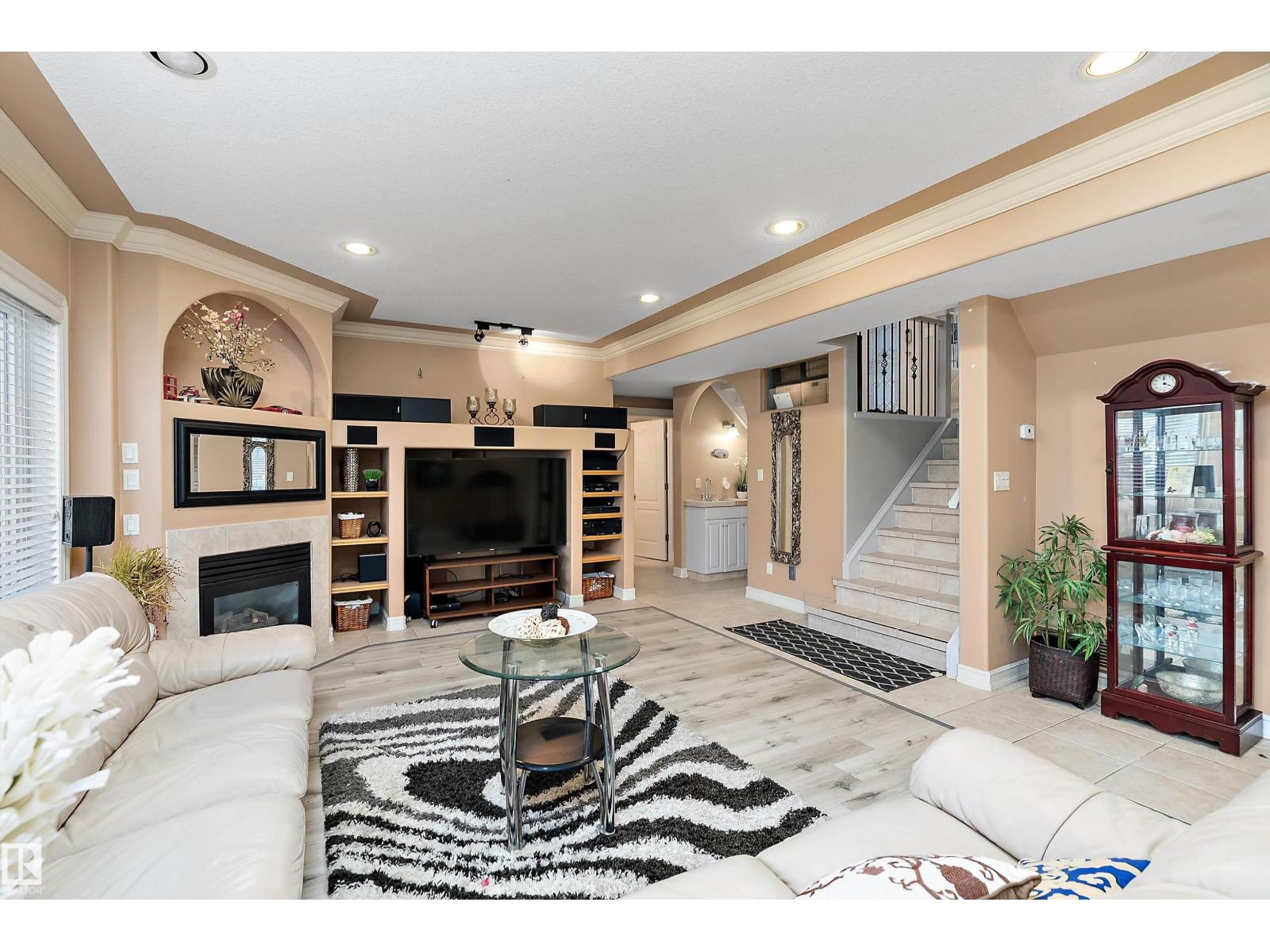 15816 64 ST NW - 38