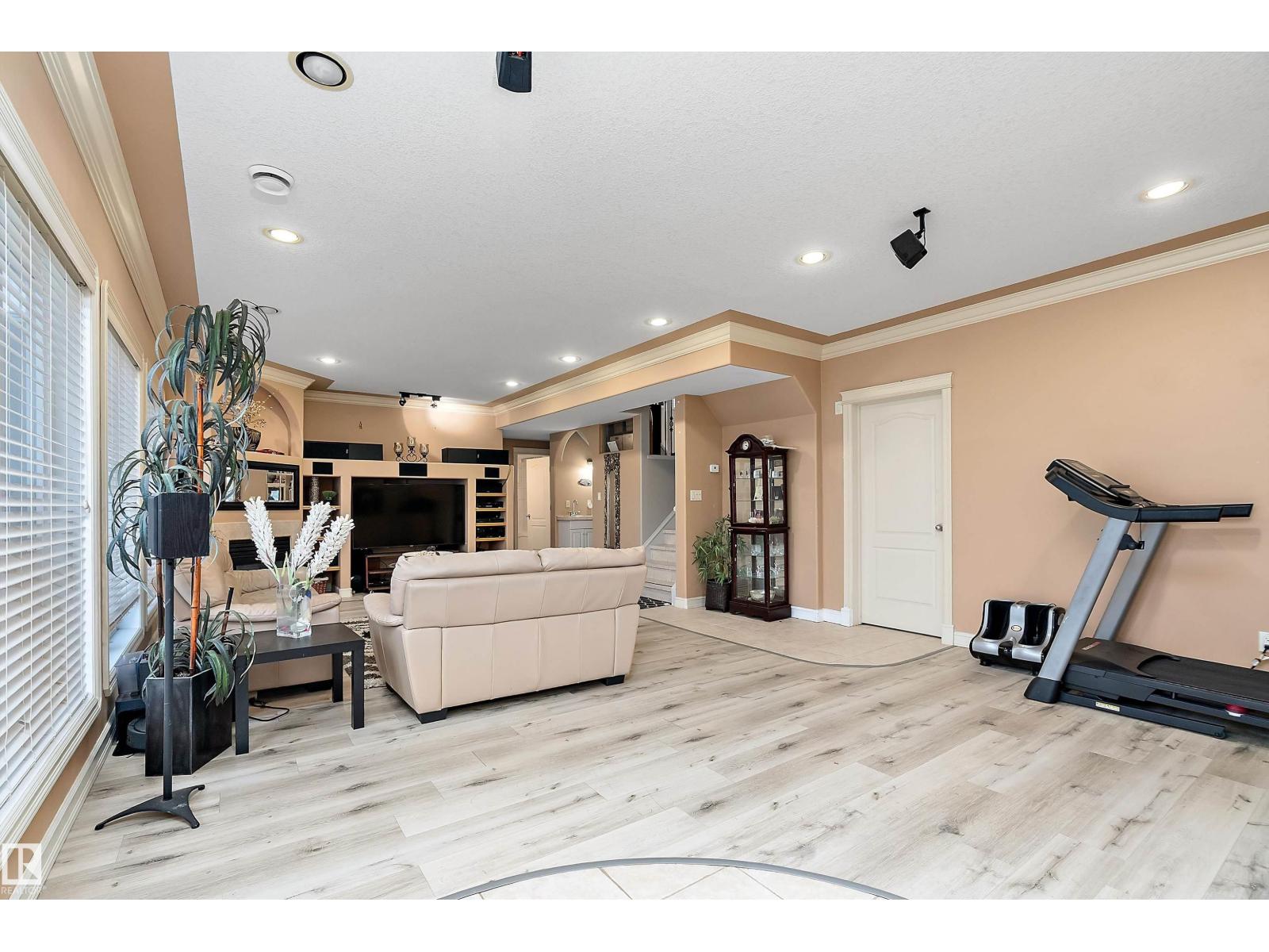 15816 64 ST NW - 40