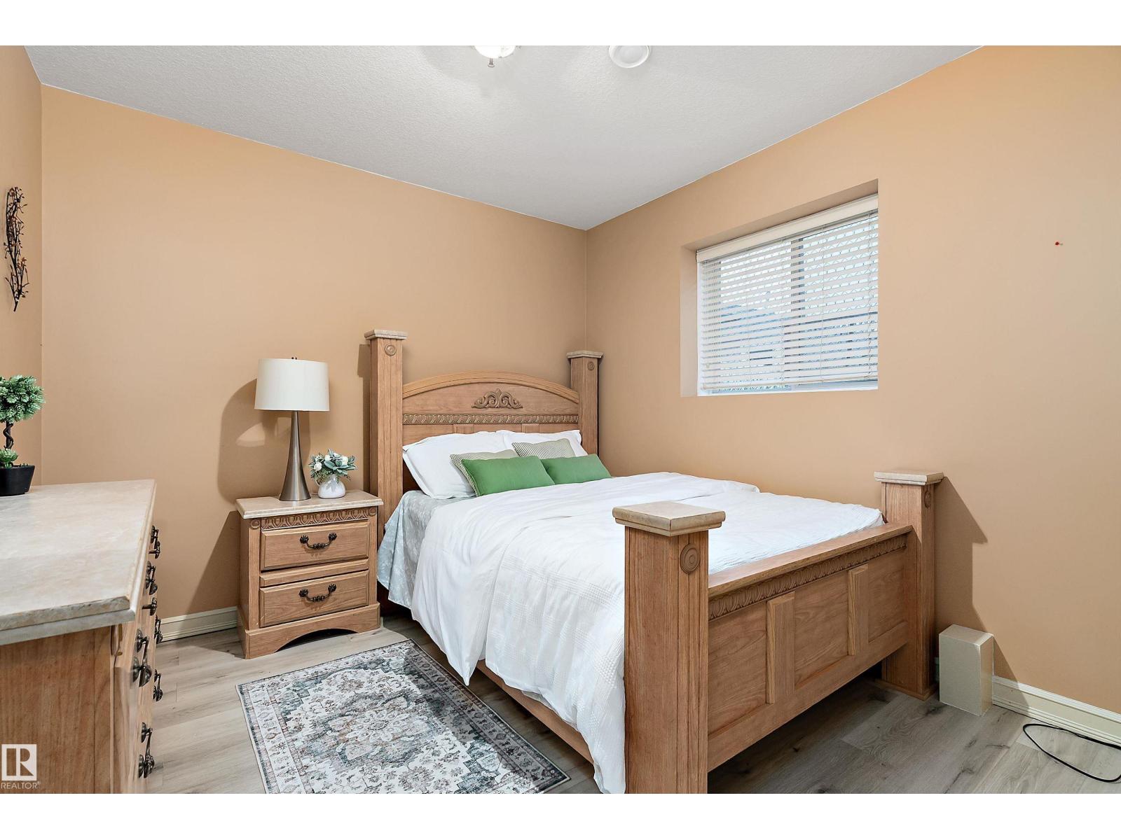 15816 64 ST NW - 42
